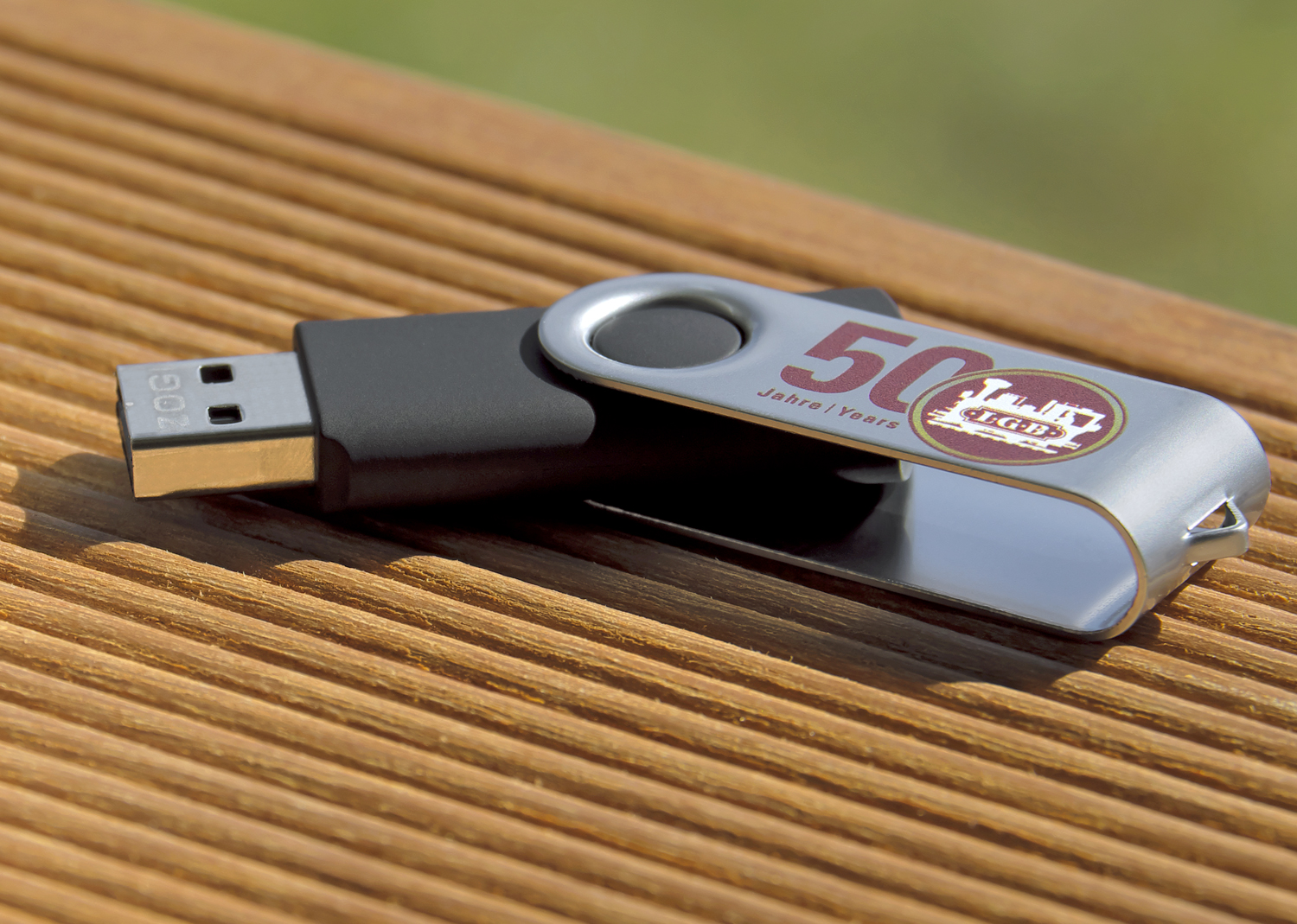 USB-Stick "50 Jahre LGB" Schwarz-silber mit "50 Jahre LGB" Logo und 4GB Speicherkapazitt