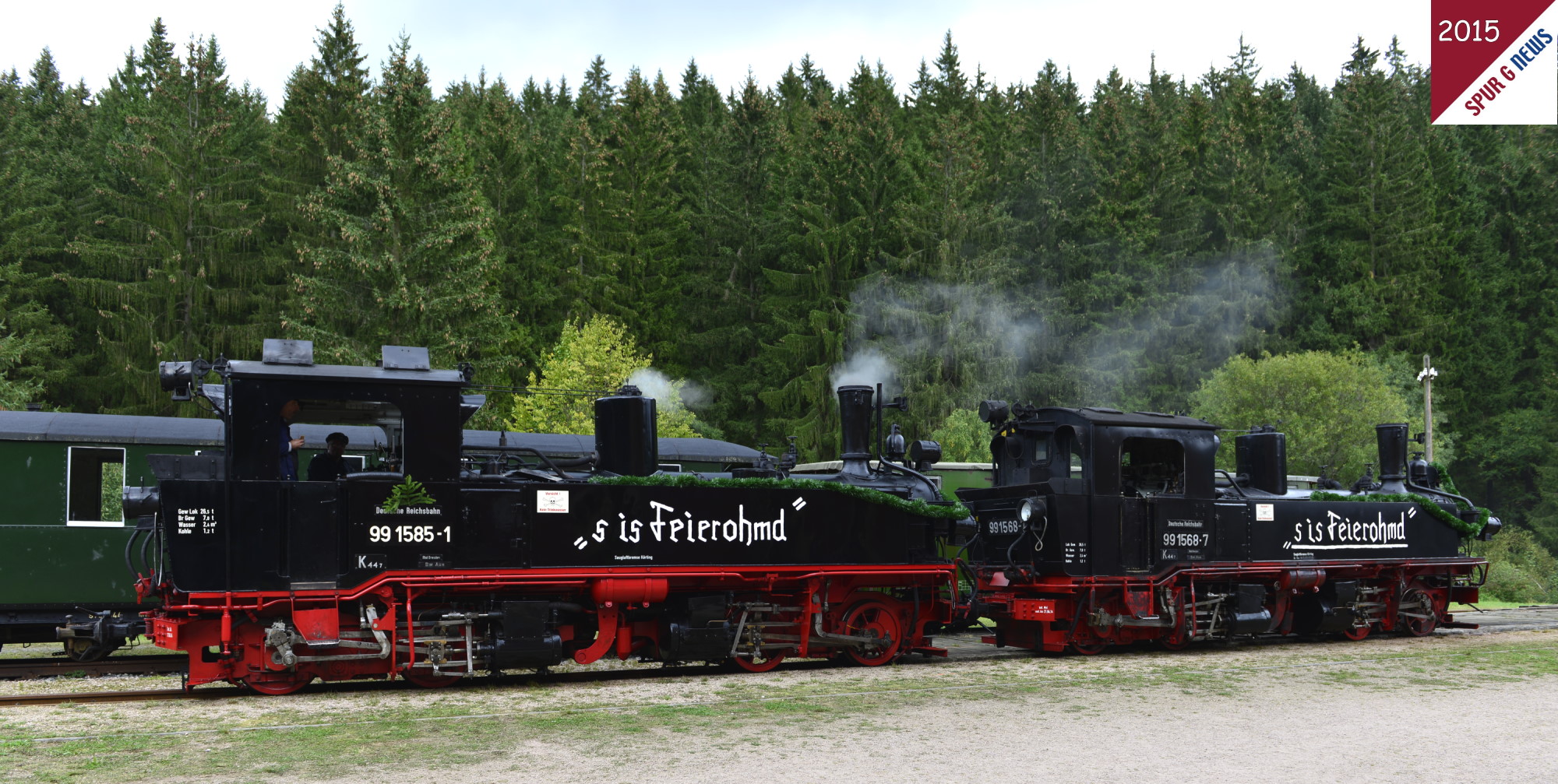 Die beiden schsischen IV K - 99 1585-1 und 99 1568-7 wurden am heutigen 40. Jahrestag der Einstellung des Personenverkehrs Rothenkirchen-Schnheide Sd extra geschmckt. Beide Schmalspurlokomotiven waren auch am 27. September 1975 so geschmckt. 