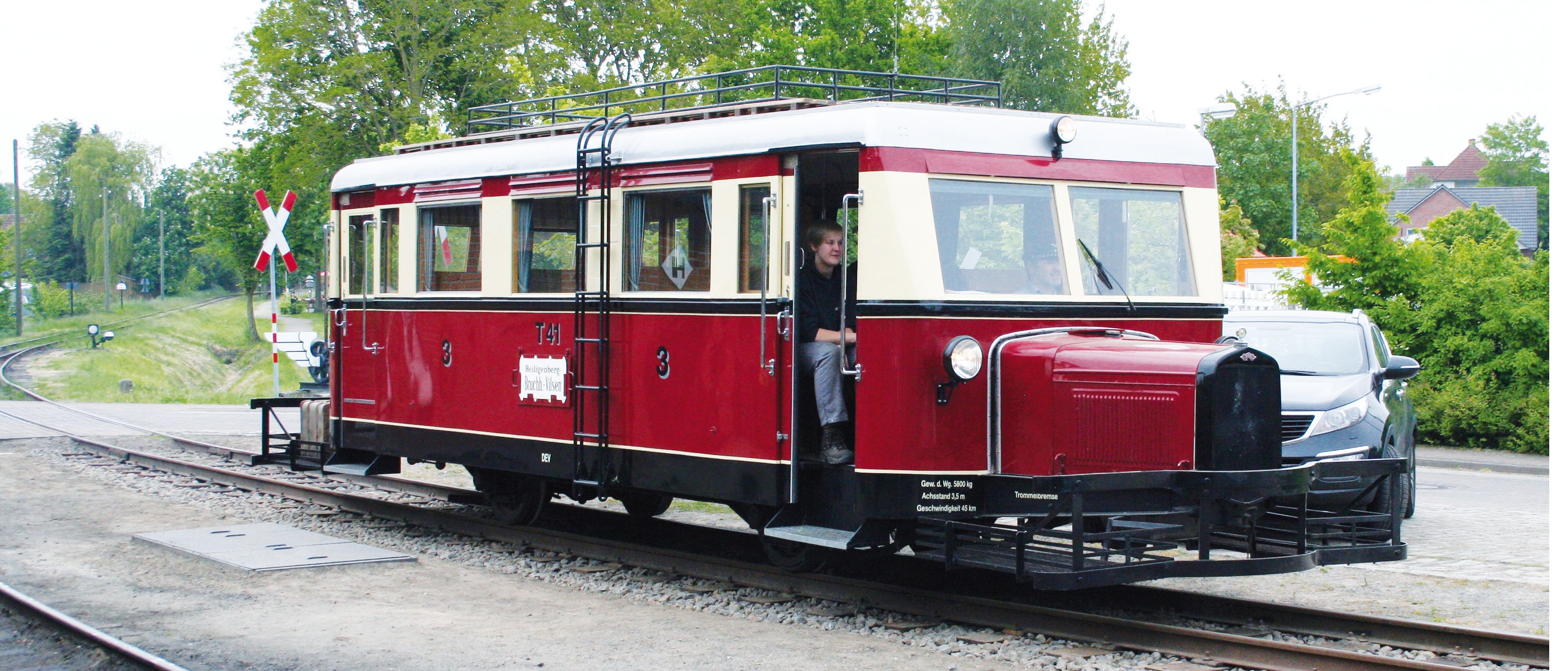 DEV Schienenbus T41 im Original. 