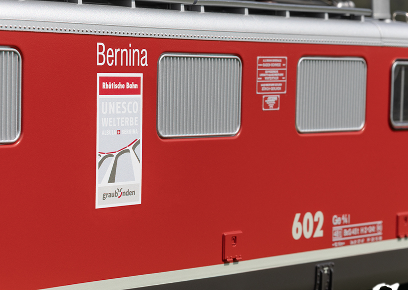 Foto von LGB - Detailansicht der Seite - Ge 4/4 I - 602 - Bernina mit Emblem Unesco Welterbe. 