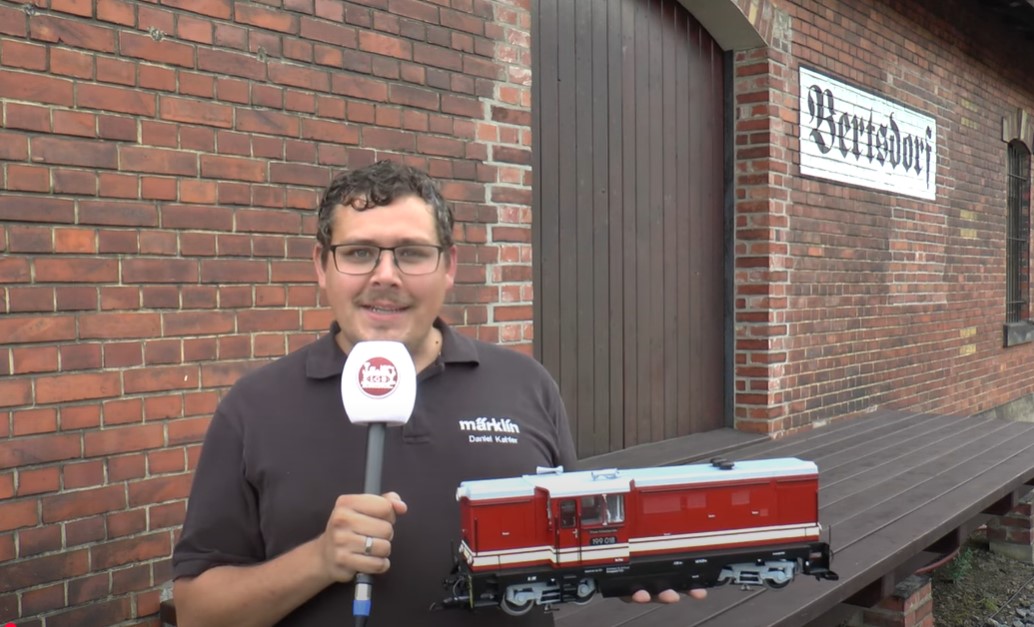 Daniel Kahler neuer Produktmanager fr LGB stellt die Herbstneuheit Nr. 2, Die FAUR L45H von LGB vor. Art. Nr. 26450. Einfach auf das Bild klicken und den Kurzfilm von Adreas Franz auf dem LGB YouTube Kanal starten. 