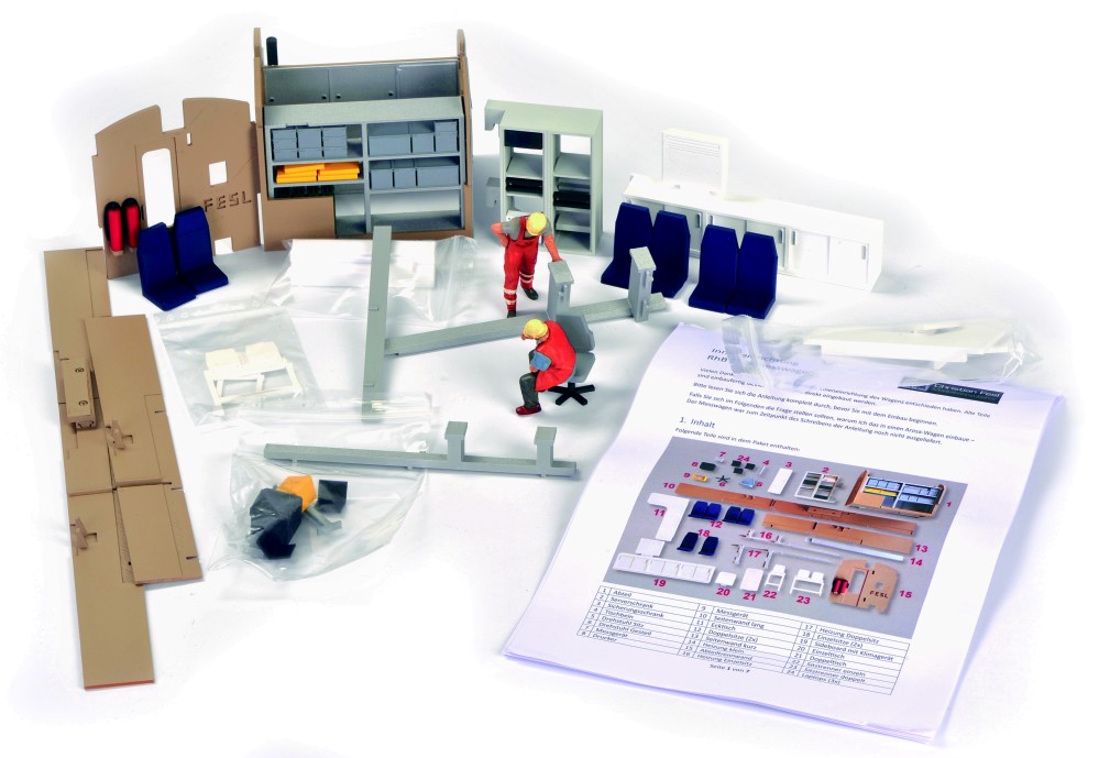 Inhalt des Kartons von Christian Fesl. Der Bausatz mit Anleitung in allen Einzelteilen. Die beiden Figuren sind im Bausatz nicht enthalten und k�nnen bei Volker Bauer figurendesign bestellt werden. 