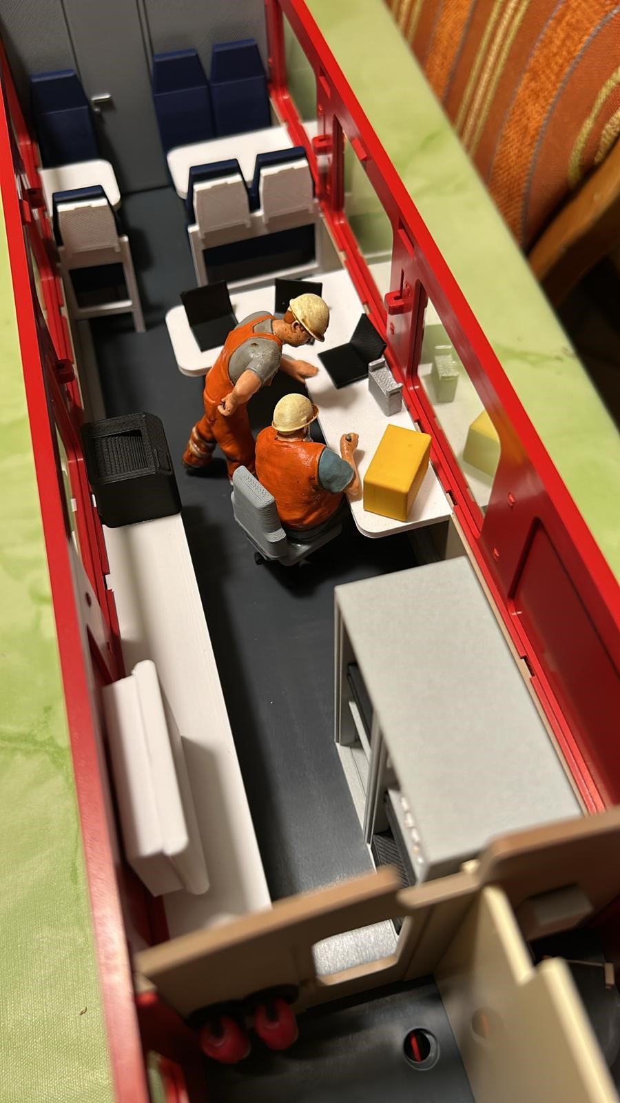 Einbau Inneneinrichtung von Christian Fesl in den Funkmesswagen Clubwagen 2025 von LGB