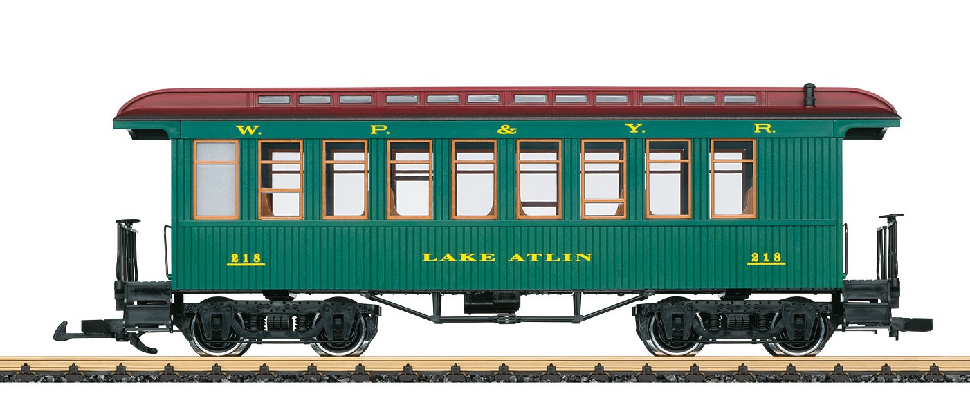 Spur G - Art. Nr. 36809 Personenwagen der White Pass & Youkon Railway  (WP&YRR) Modell eines typischen amerikanischen Oldtimer-Personenwagens in der Ausfhrung der White Pass & Yukon Railroad, wie er heute noch in Museumszgen eingesetzt wird. Das Modell ist originalgetreu lackiert und beschriftet. An einem Wagenende ist eine Schlusstafel angebracht, so wie der Wagen beim Original am Zugende luft. Tren zum ffnen, vollstndige Inneneinrichtung. Metallradstze. Lnge 49 cm.