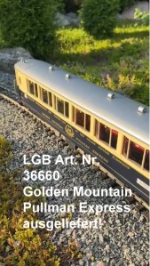 Personenwagen-Set 1 "Golden Mountain Pullman Express" - Art. Nr. 36660 - wurde entpackt und auf die Gartenbahngleise gesetzt.  