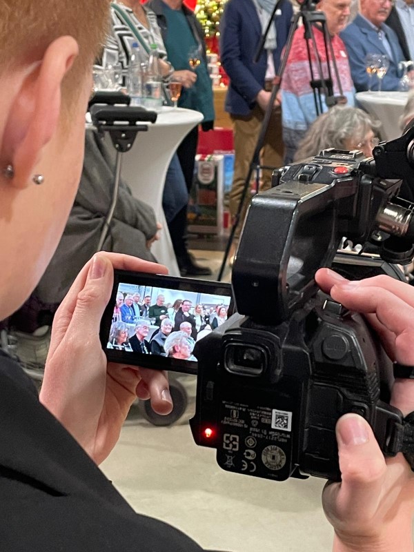 Presse mit Video und Ton- und Bildaufzeichnungen