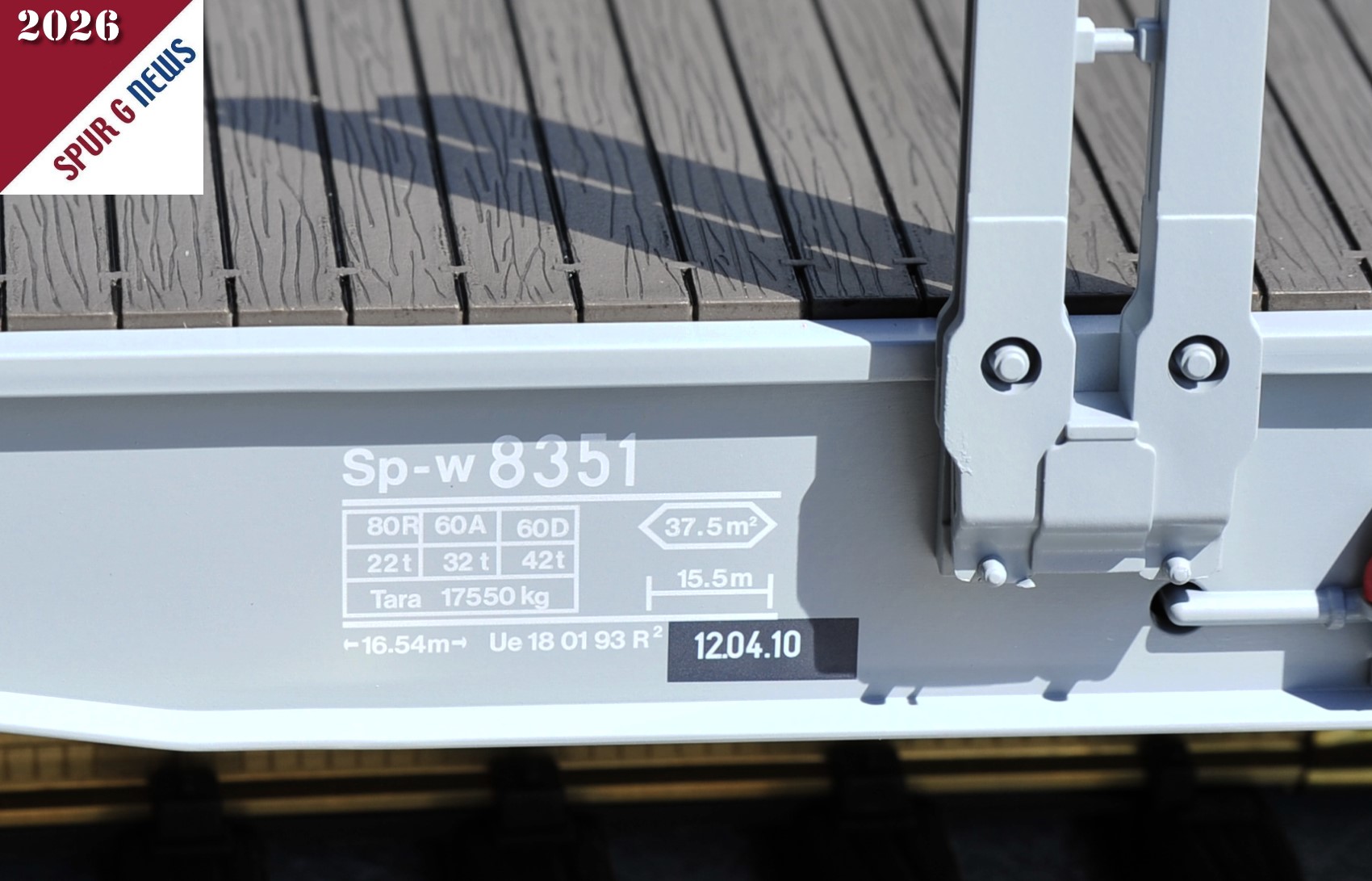 Spur G - Art.Nr. 44925 -Der Druck auf den Rahmen mit den Angaben zu Gewichten und L�ngen sowie der Wagenbezeichnung ist sehr fein ausgef�hrt. Sieht aus wie Tampondruck, ist aber per Laserdruck aufgetragen. 
