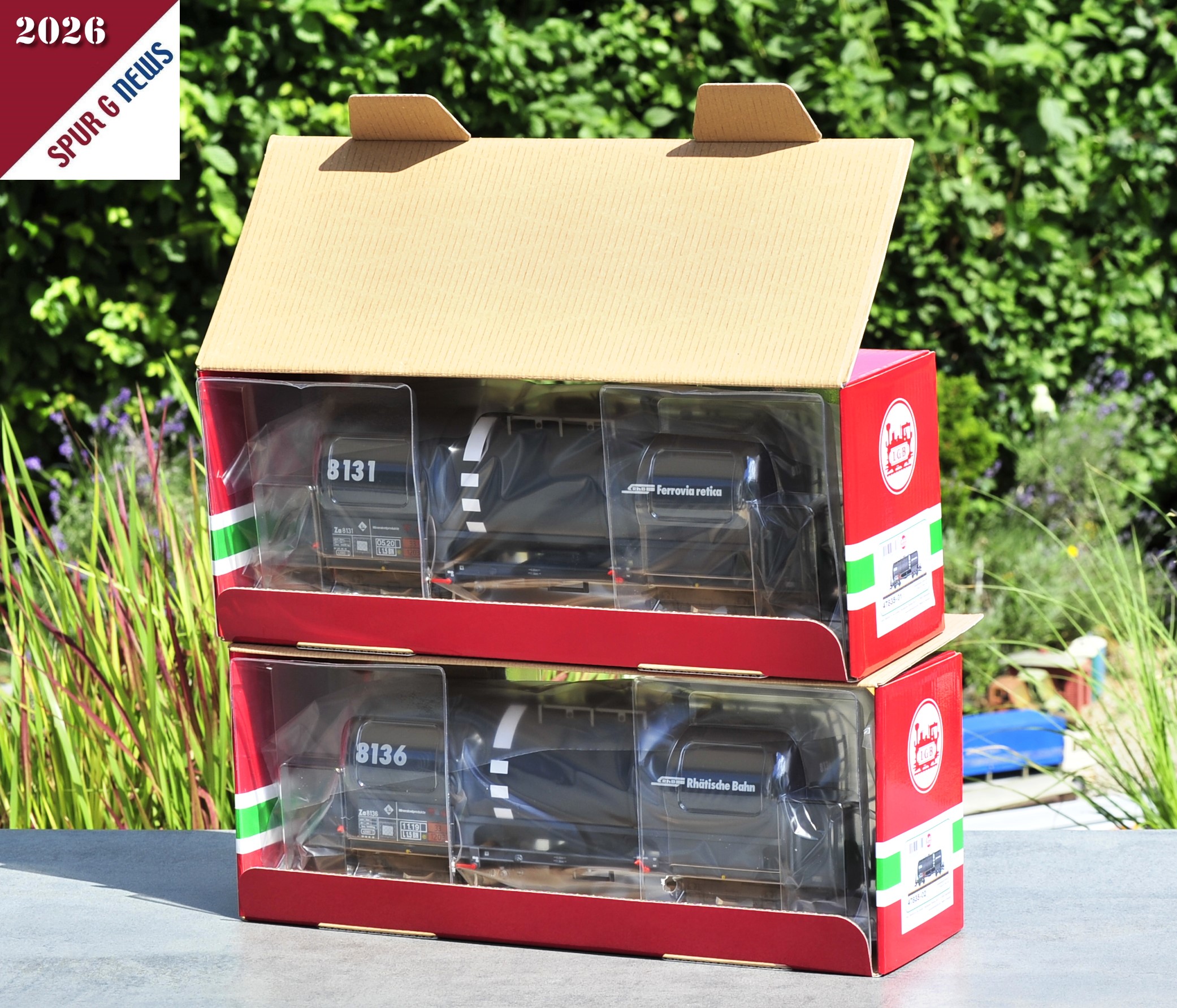 Spur G - Art.Nr. 47835 Die beiden Kesselwagen sind nochmals mit Folie in der Innenverpackung umh�llt. Somit ist der Schutz beim Transport mehrfach gegeben. Bei dem Doppelset der RhB Wagen sind die Verpackungshalterungen aus Kunststoff tiefgezogen und sind dem Fahrwerk und den Kesselenden angepasst. 