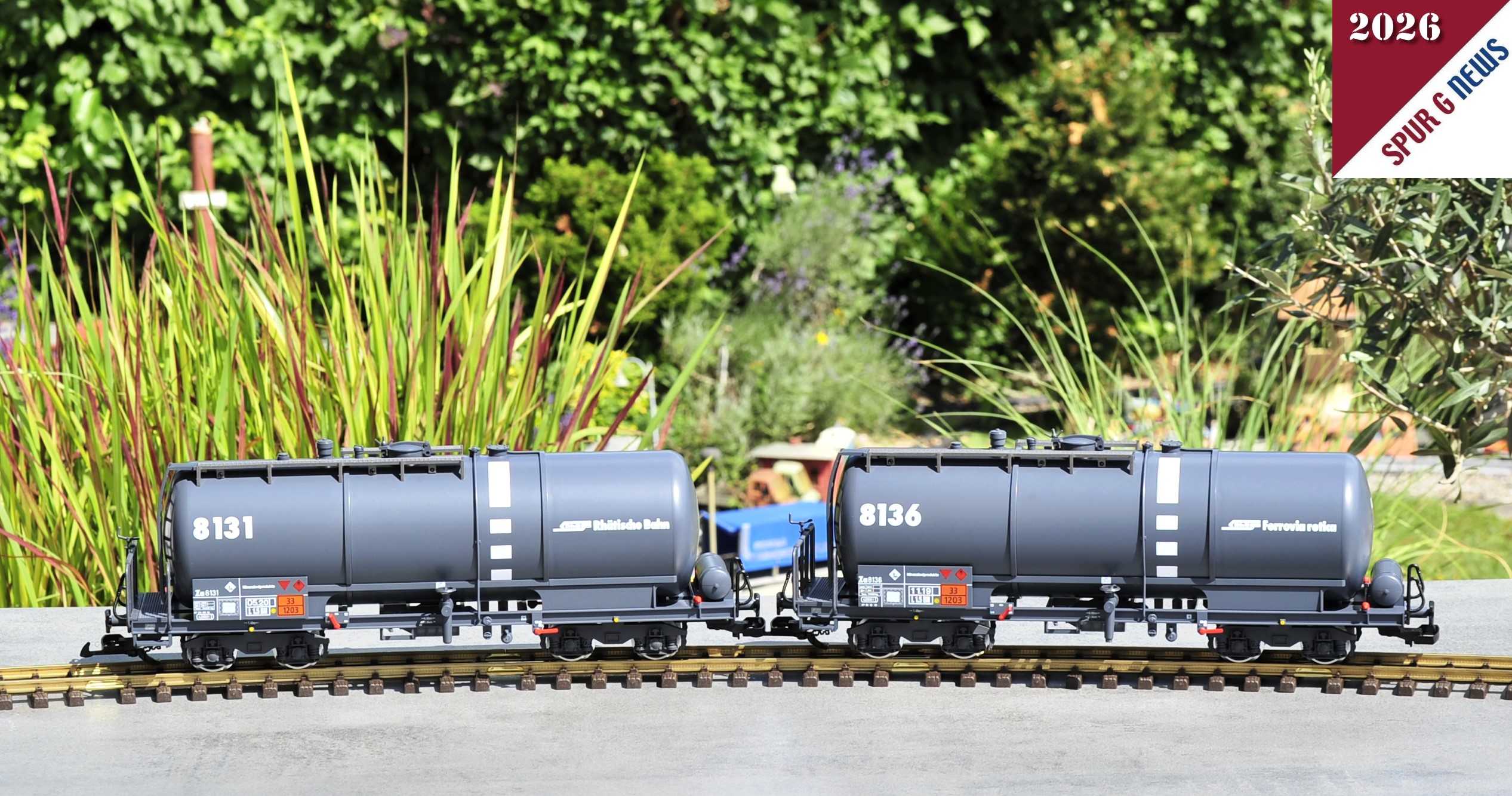 Spur G - Art.Nr. 47835 Aufs Gleis gestellt geben die beiden RhB Kesselwagen ein sch�nes Bild ab. Bisher sind ja schon einige der grauen Kesselwagen - mit anderer Betriebsnummer - erschienen. Eine tolle Erg�nzung oder wer noch keinen vierachsigen Kesselwagen hat zwei neue Schmuckst�cke.  