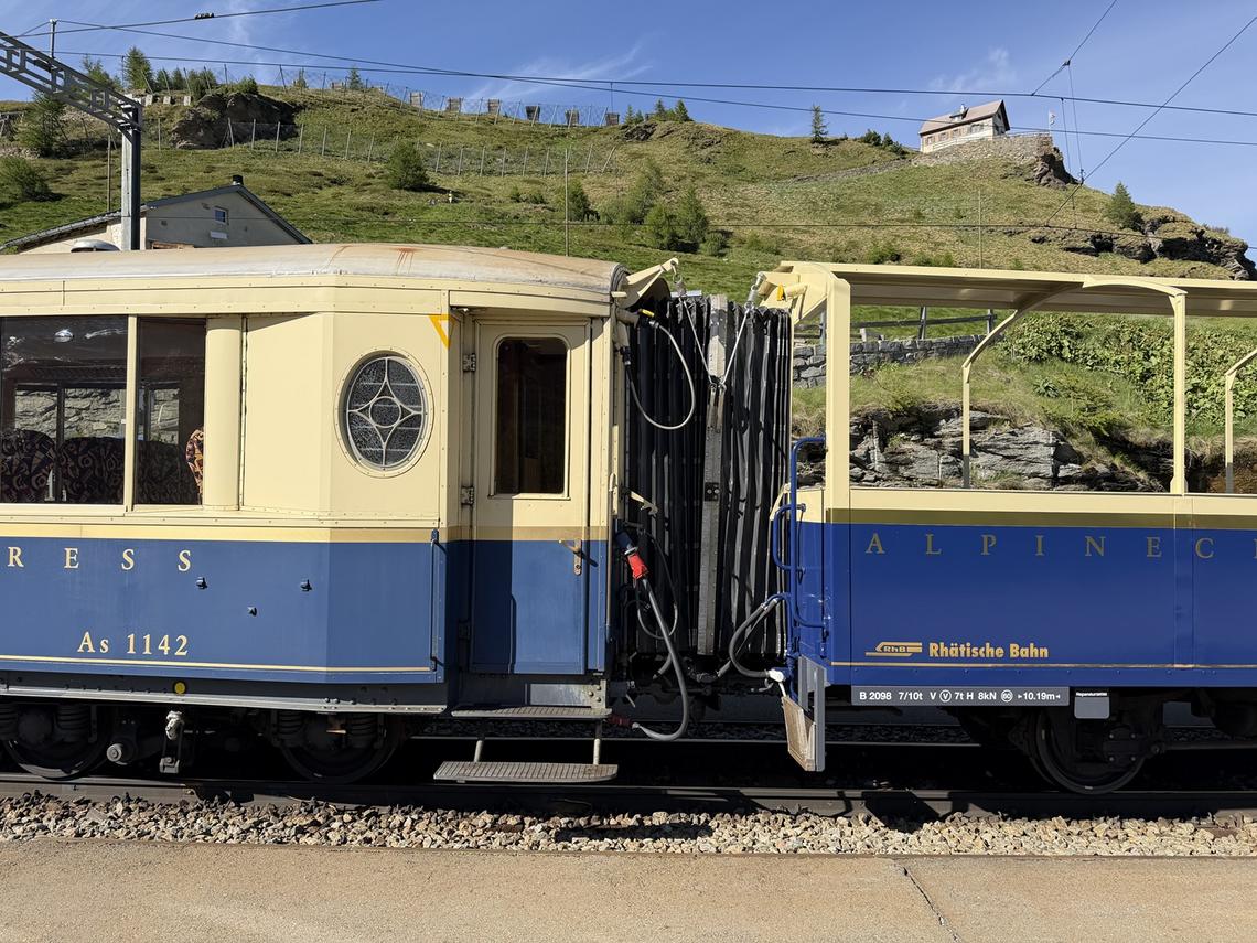 und der farbliche �bergang zwischen den Alpine Classic - Pullman Wagen und dem Cabrio-Wagen 