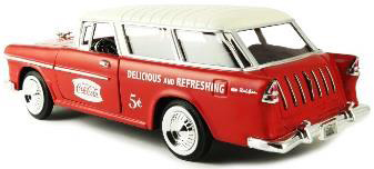Art. Nr. 424110 - 1955 Chevy Nomad Lieferwagen mit Metallhandkarre und zwei Coca Cola© Flaschenkisten.