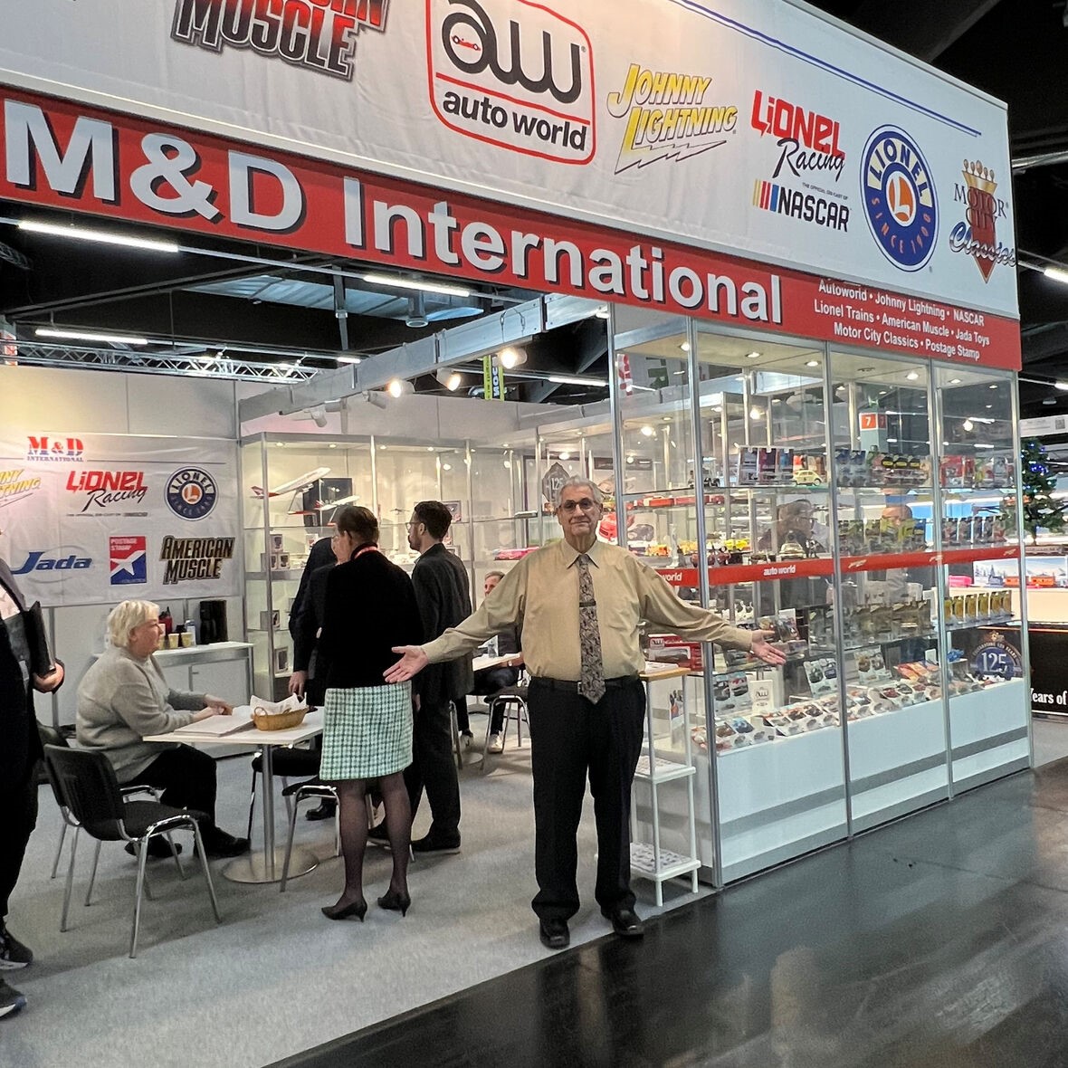 Der Stand von M&D Dindl war gleich neben dem Mrklinstand in Halle 7 untergebracht. Hier werden die Jada Toys Autos angeboten. 