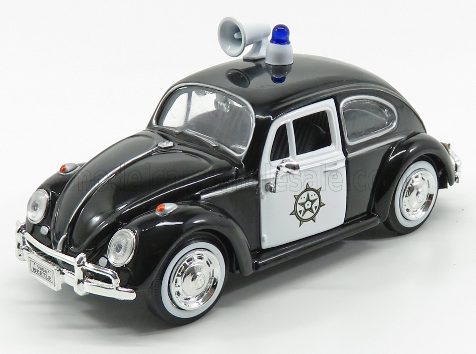 Volkswagen, VW Kfer als Polizeifahrzeug, schwarz mit weien Tren und Emblem auf der Seite, Megaphon und Blaulicht am Dach, zweitrig