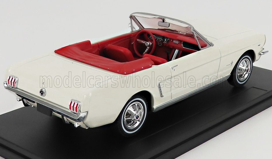 USA, Ford Mustang, Ford Mustang Cabriolet offen, 1965er Baujahr, Weiß mit roten Sitzen, rote Persenning, Coches-Autos-Inolvaidales-Salvat-Mexico, Edicola Modellauto, 1:24, Maßstab 1:24, 