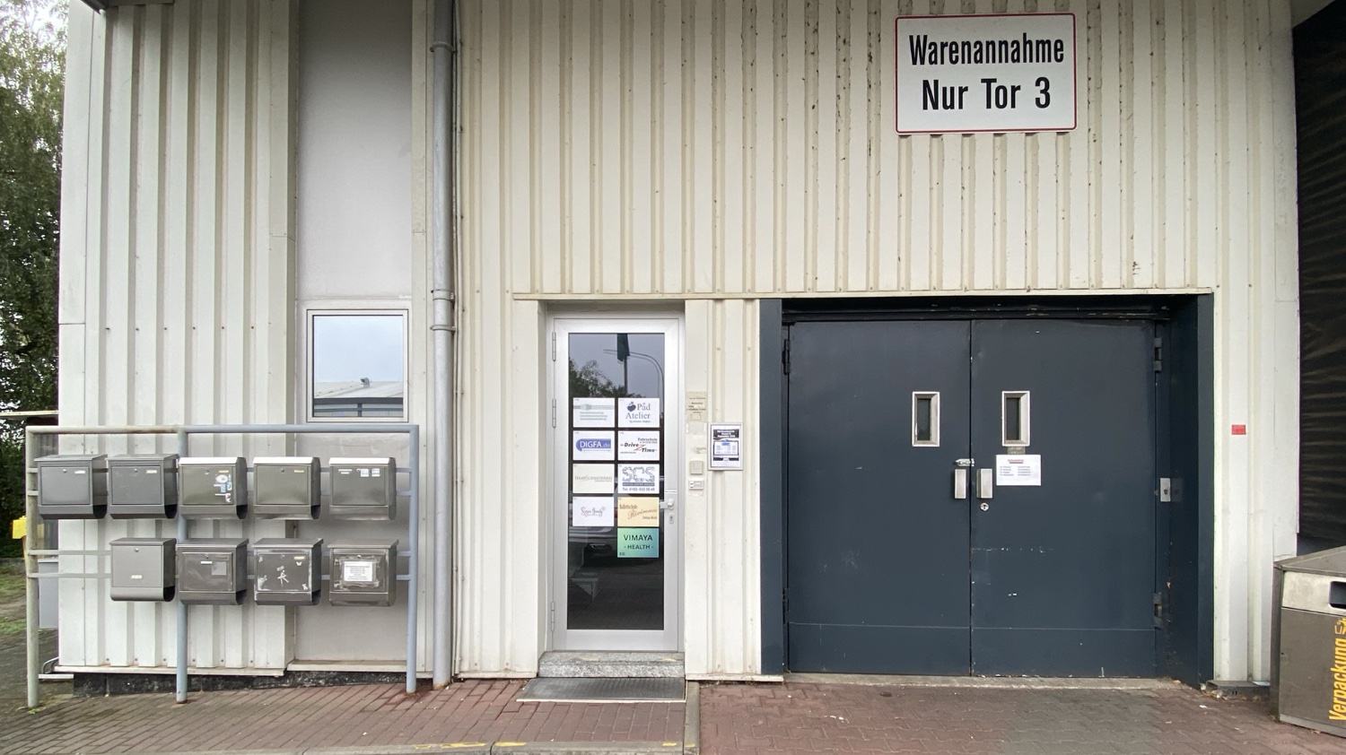 Eingang Halle: Hier geht es zur WEB Seite vom Sonderverkauf in Neuss: Einfach Bild anklicken!