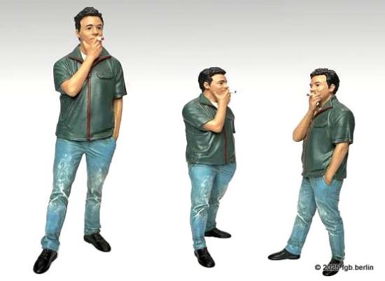 AMD-P 70301. Als Testfahrer ist Gabriel engagiert und rauch gen�sslich eine Zigarette. Bekleidet mit Jeans und der gr�nen Weste mit rotem Rei�verschlu�. 