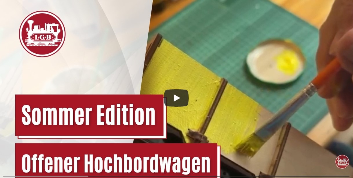 So sieht der offene Hochbordwagen mit Holzaufbau (Herbstneuheit 2025 - Art. Nr. 41035) nach der Bemalung und der Gestaltung mit "Sommerdekoration" und dem Eiswagen mit Figuren von figurendesign Volker Bauer aus. Dem Wagen wurden noch Metallrads�tze spendiert. Gestalten Sie Ihren eigenen Wagen!