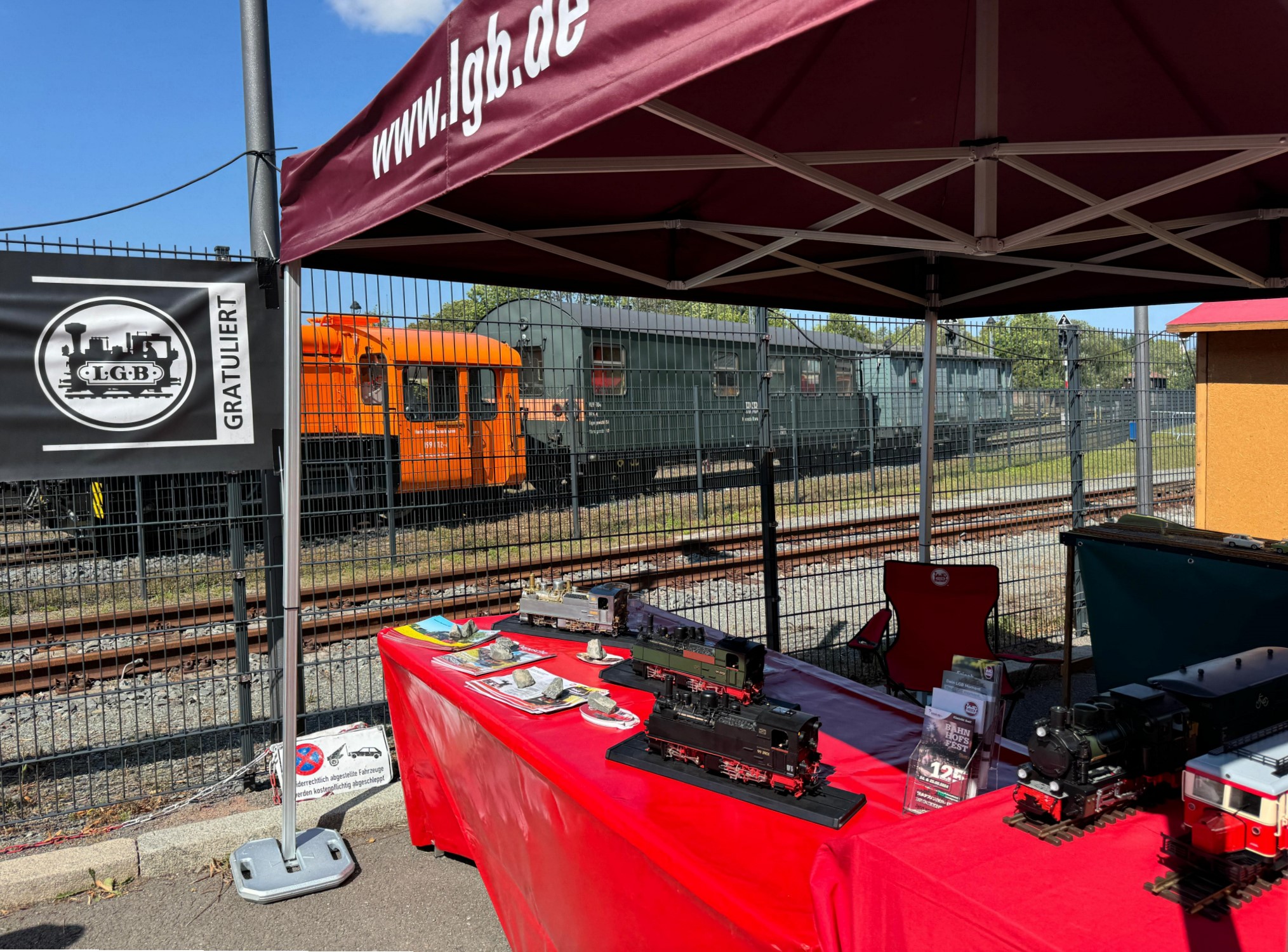 Dank nochmals an die Markenbotschafter von LGB, Andreas Franz und Hendrik Hauschild fr die Ausstellung der Modelle von LGB beim Bahnhofsfest in Wernigerode am 24. und 25. August 2024. Die Metallmodelle der Harzmallets waren bereits in 3 Ausfhrungen vorhanden. Auslieferung an den Fachhandel folgt. 