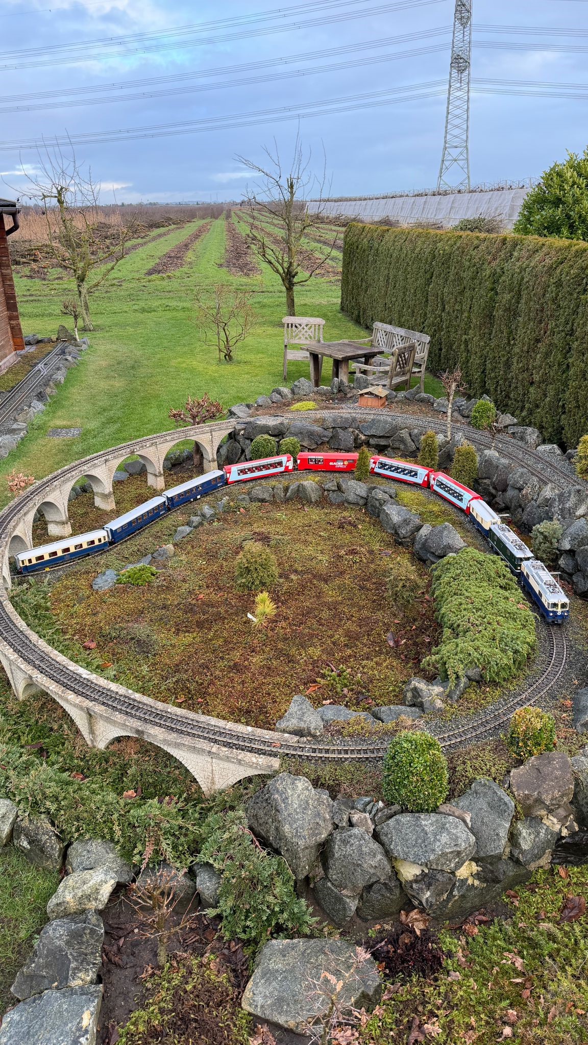 Danke an Hendrik Hauschild f�r das Video und das Bild vom heutigen Extrazug der RhB zur allj�hrlichen B�ndner Silvesterrundfahrt. Nat�rlich produziert mit der LGB Gartenbahn. 