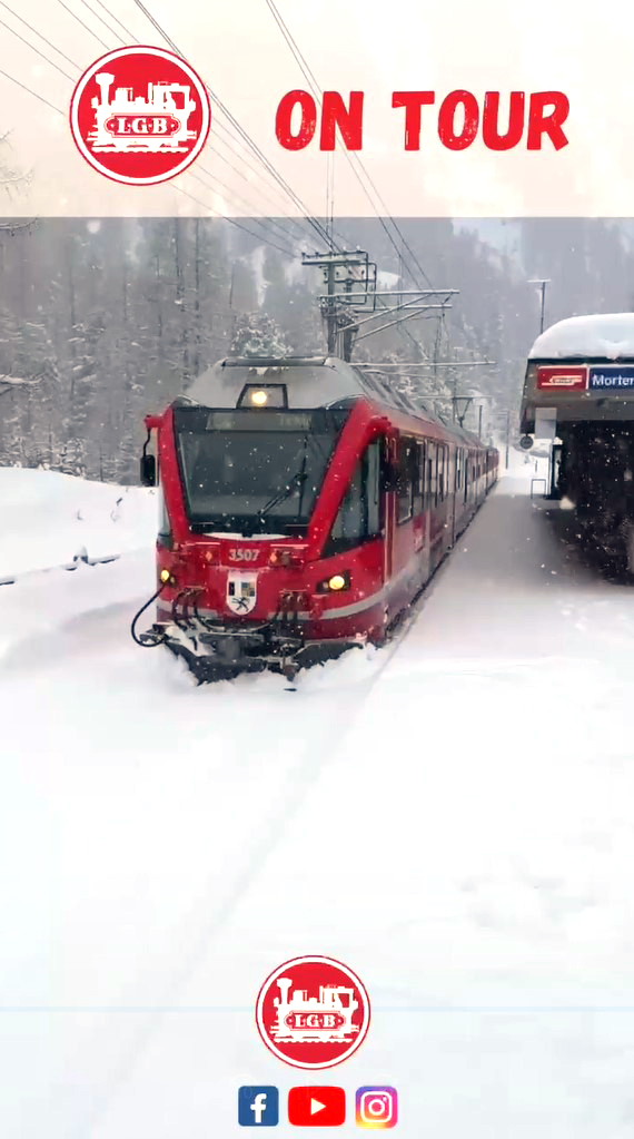 RhB Allegra ABe 8/12 3507 "Benedetg Fontana" bei der Einfahrt in den Haltepunkt Morteratsch auf der Bernina Linie. 