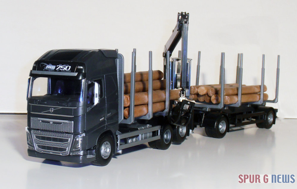 Volvo Truck FH16 750 xl Holztransport. Zugmaschine mit Tandemachse und zweiachsigem Anhnger 