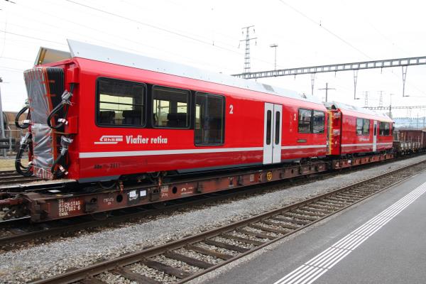 Neuer Triebwagen Allegra von Stadler fr die RhB - im Bahnhof St. Margrethen in der Schweiz am 08.12.2010