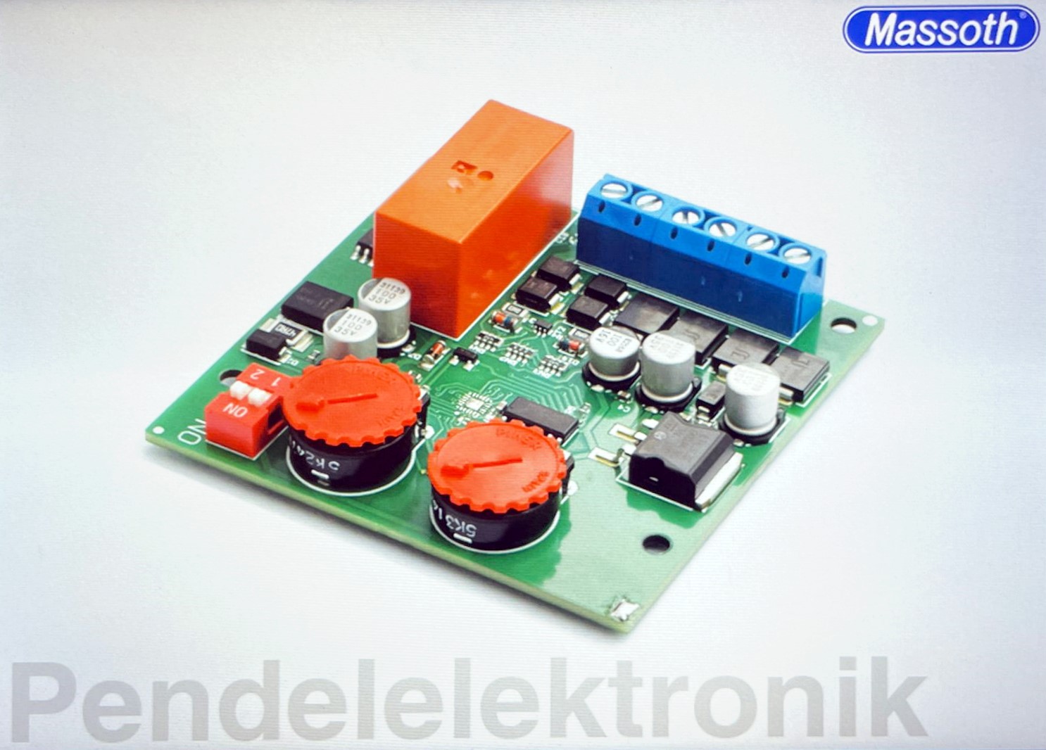 Massoth - Pendelelektronik, Neukonstruktion der beliebten, analogen Pendelelektronik von Massoth, die anstelle 3,5 Ampere Fahrstrom nun 5 Ampere bietet und neben der bekannten Pausenzeit nun auch eine einstellbare Beschleunigungs- und Bremszeit hat. Im Lieferumfang ebenso enthalten sind die beliebten Massoth Isolier-Schienenverbinder zum Aufbau der benötigten Funktionsabschnitte im Gleis.