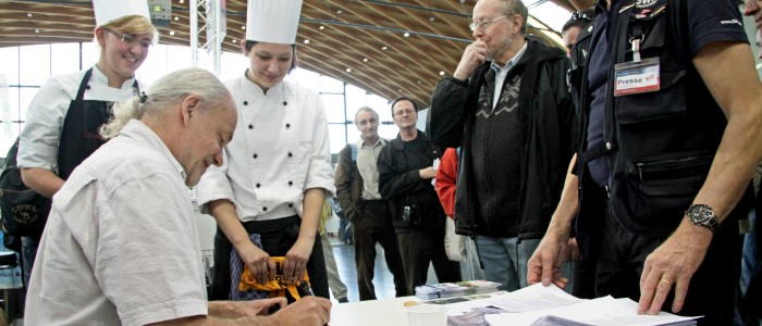 Der Erfinder und Macher der beliebten Fernsehreihe �Eisenbahn-Romantik� wird bei der Faszination Modellbahn Mannheim wieder als ideeller Aussteller dabei sein und wird auch wieder im Modellbahn-Forum f�r eine Autogrammstunde bereitstehen.