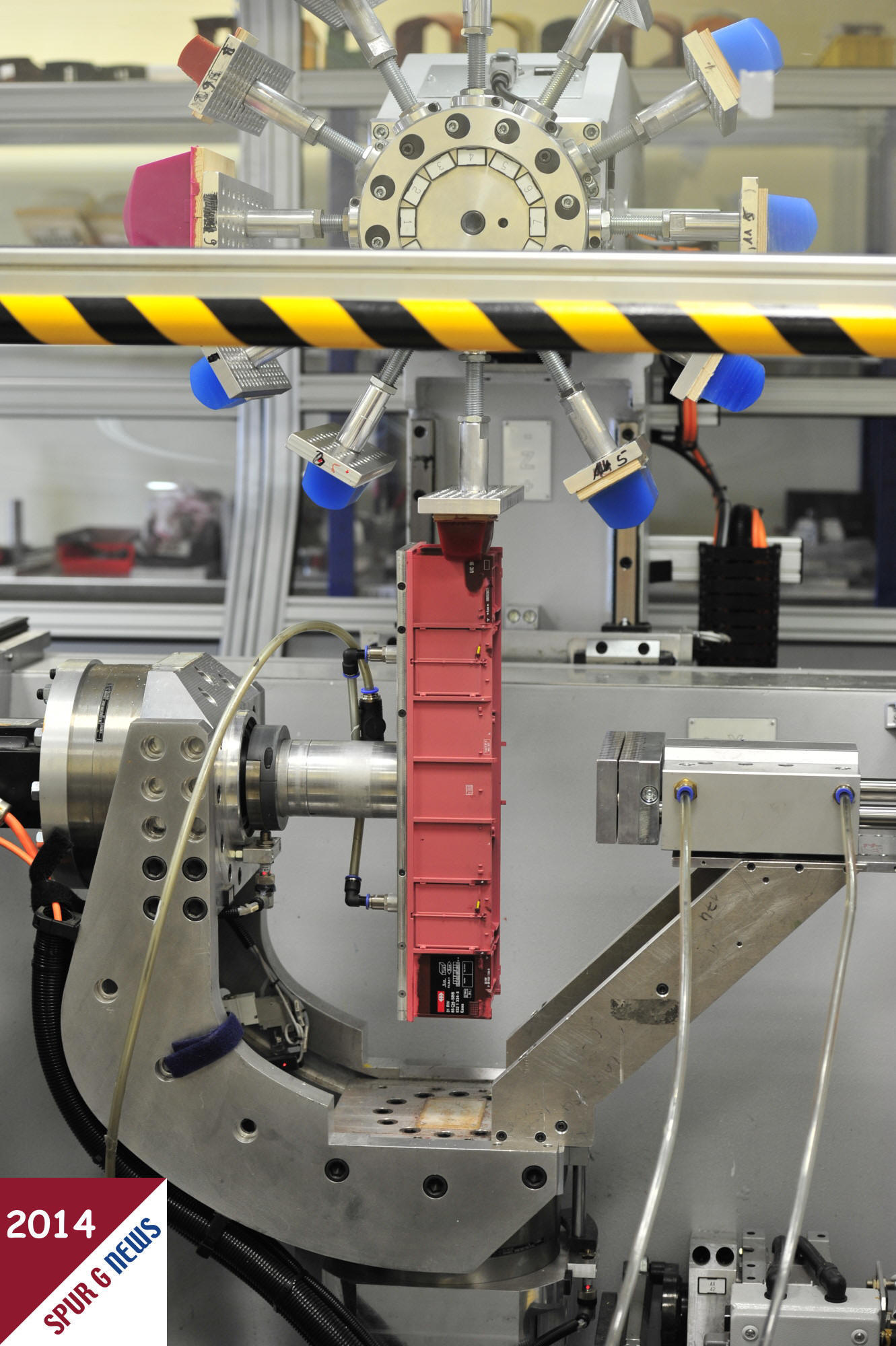 Rotationsdruckmaschine fr verschiedene Farbauftrge mit Drehung des bedruckten Kastenwagens. 
