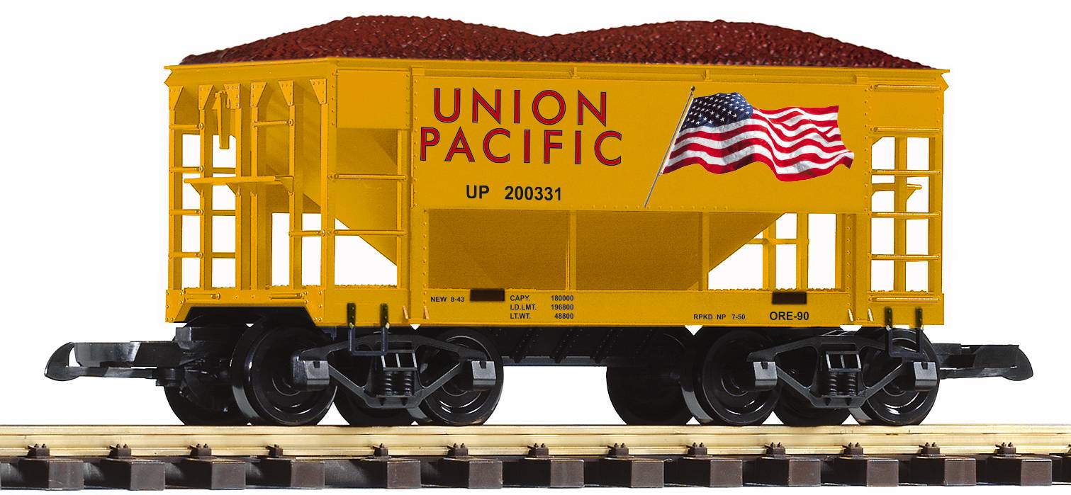 PIKO Art. Nr. 38914 - Druckvariante des Schüttgutwagens im Design der US Bahngesellschaft Union Pacific, UP Nr. 200331, mit Erzladung. Ore Car