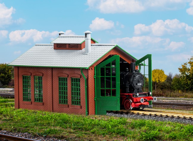 PIKO 65004 - G Lokschuppen kurz Kurzer Lokschuppen. Geb�udemodell f�r Gartenbahn (Modelleisenbahn Spur G)
