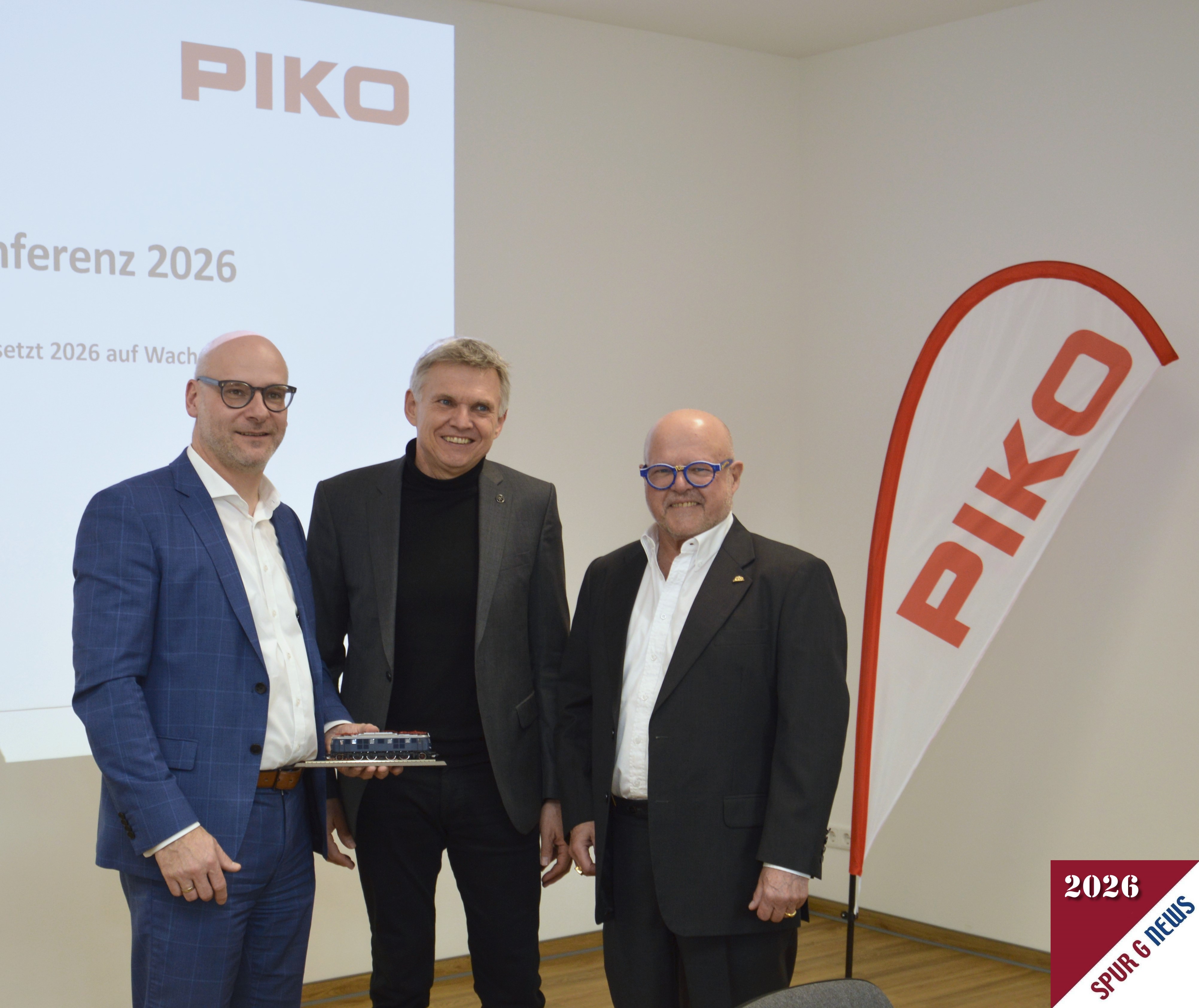 von links nach rechts: CEO PIKO Herr Rainer Landwehr, B�rgermeister Dr. Heiko Voigt, PIKO Inhaber, Gesch�ftsf�hrer und Beiratsvorsitzender, Dr. Ren� F. Wilfer im neuen Presse- und Kundencenter am Standort Sonneberg. 