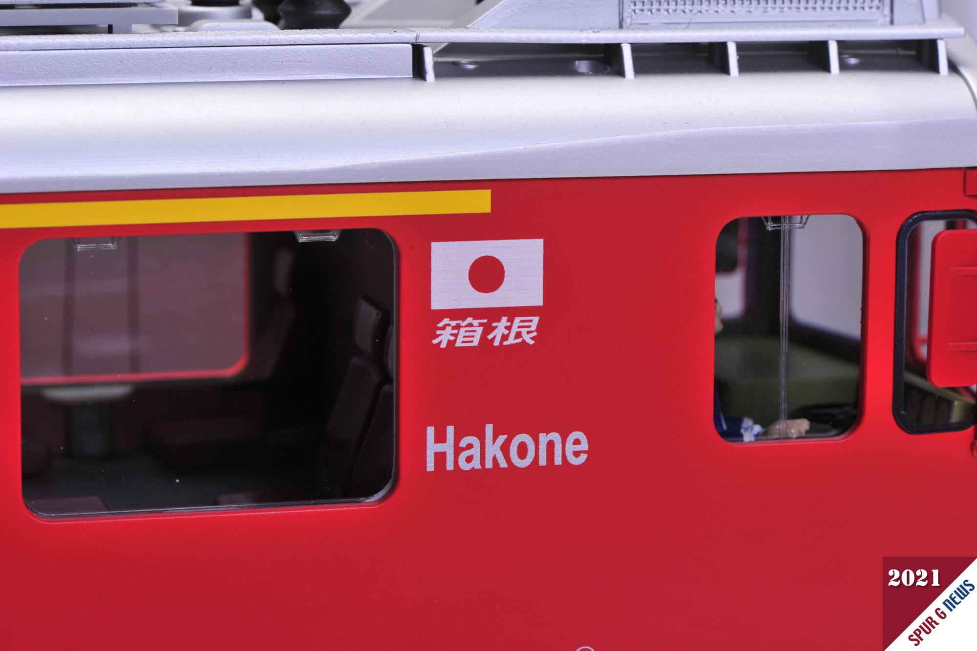 Sauber angebracht: Die Beschriftung der Lok sowie die Schriftzeichen der japanischen Pateneisenbahngesellschaft Hakone: 