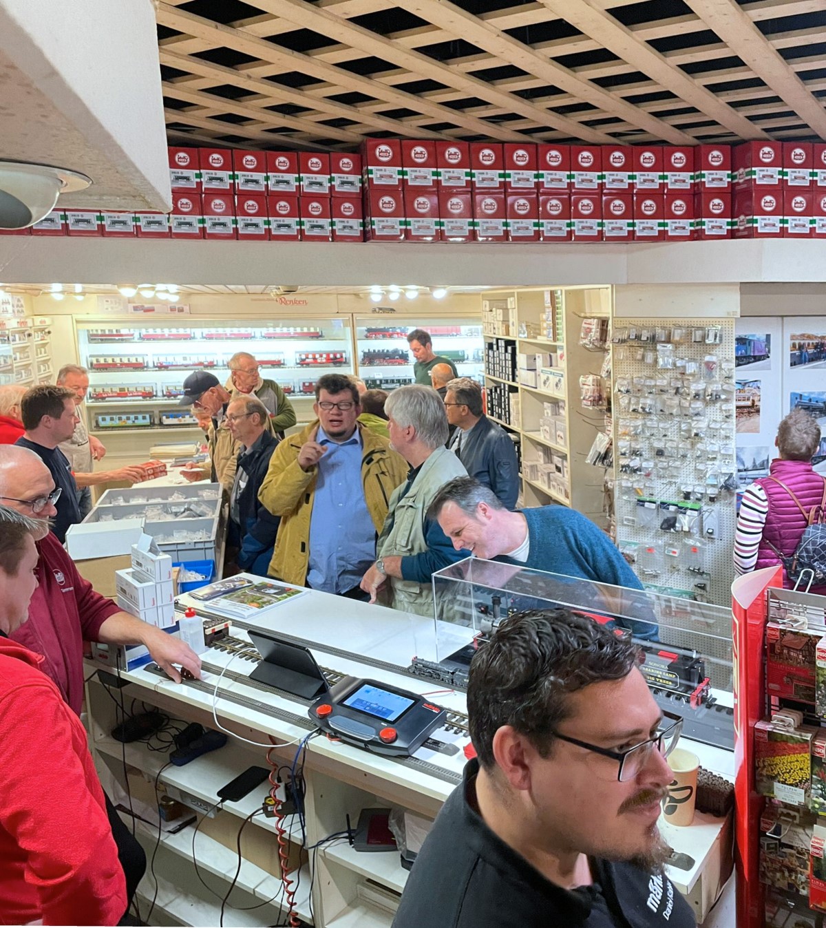 Wieder groer Andrang im Modellbahn-Studio Renken in Essen beim Fest im Oktober 205. 