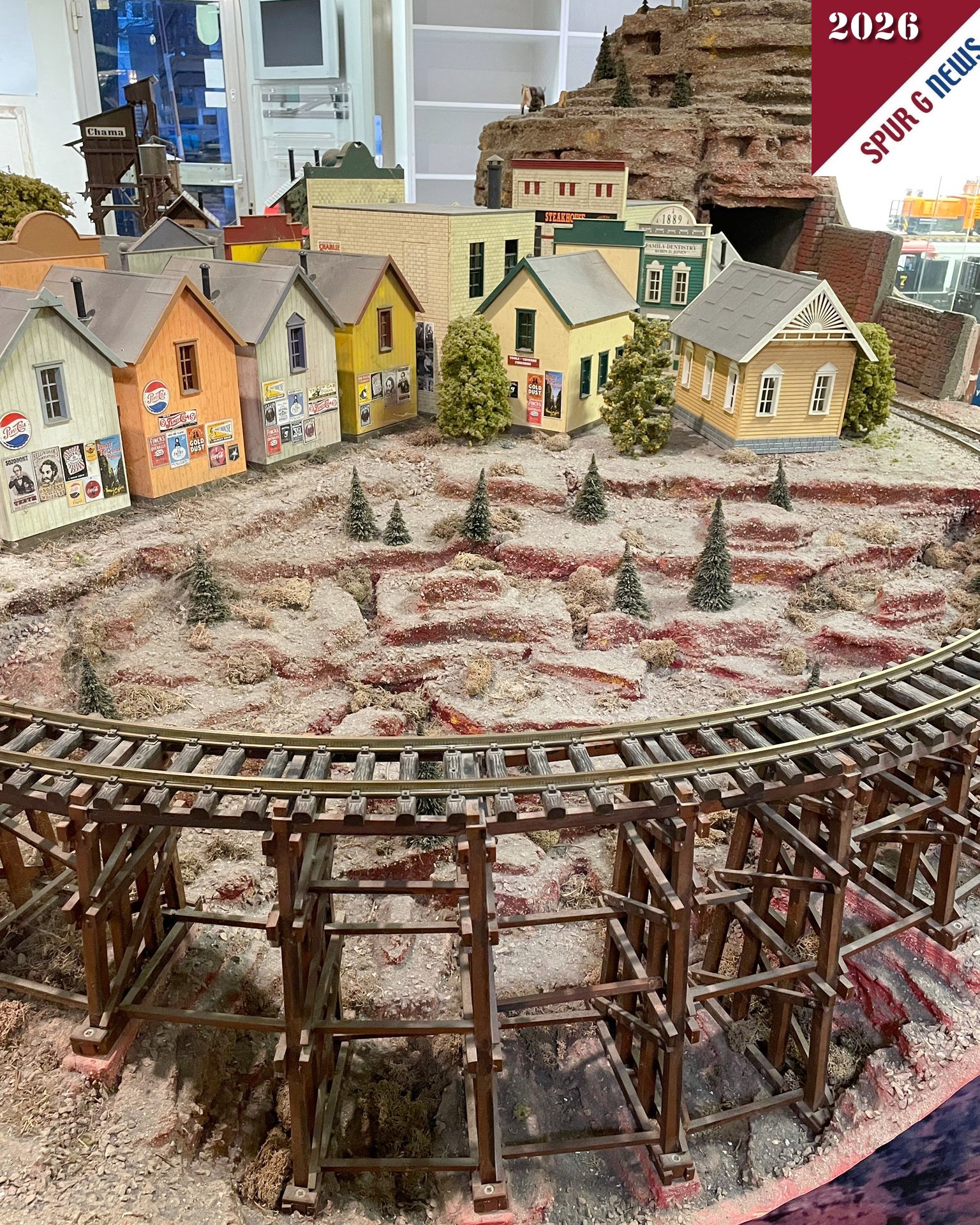 Die US Anlage kam bei den Besuchern der Neuheitenvorstellung wieder gut an. Auf der Anlage bewegte sich die US Mogullok unerm�tlich im Rund durch den Tunnel. 