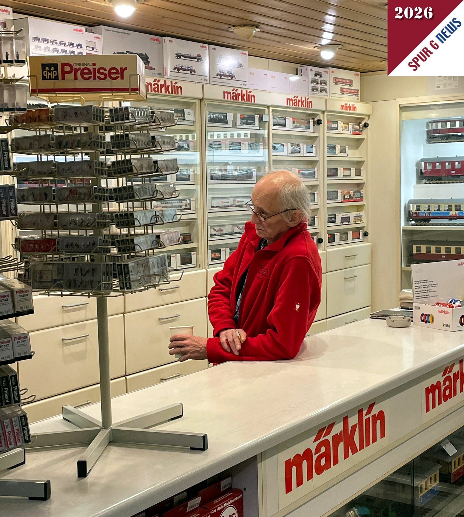 Jo, bald geschafft: Andy Meyer an der Theke mit Kaffee und der obligatorischen Zigarette. 