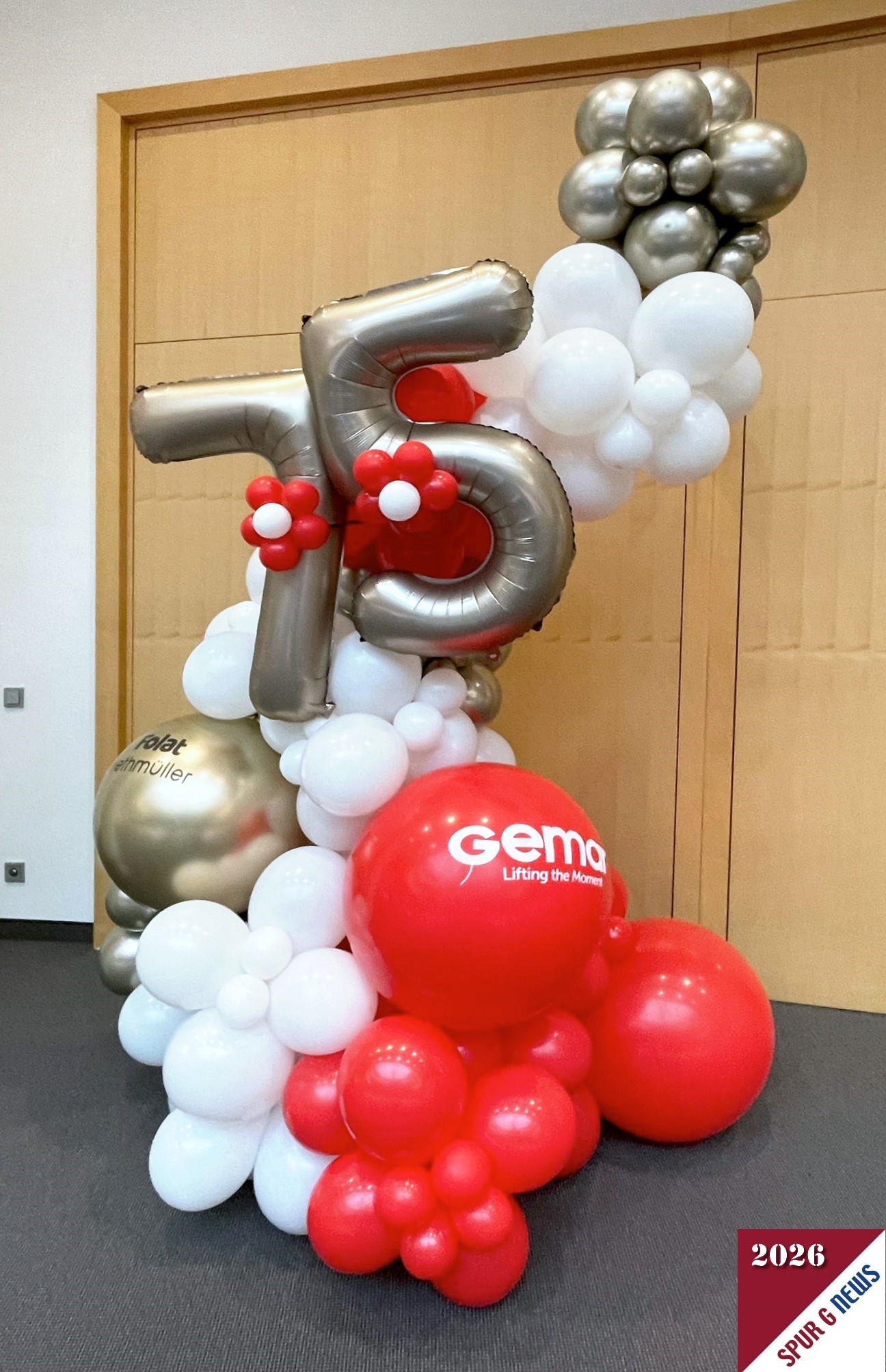 Der Eingang zum PresseCenter auf der Spielwarenmesse 2026. Ab 08:30 Uhr ge�ffnet. Hier ist das Jubil�um - 75. Spielwarenmesse 2026 - mit einem Bukett aus Luftballons dargestellt