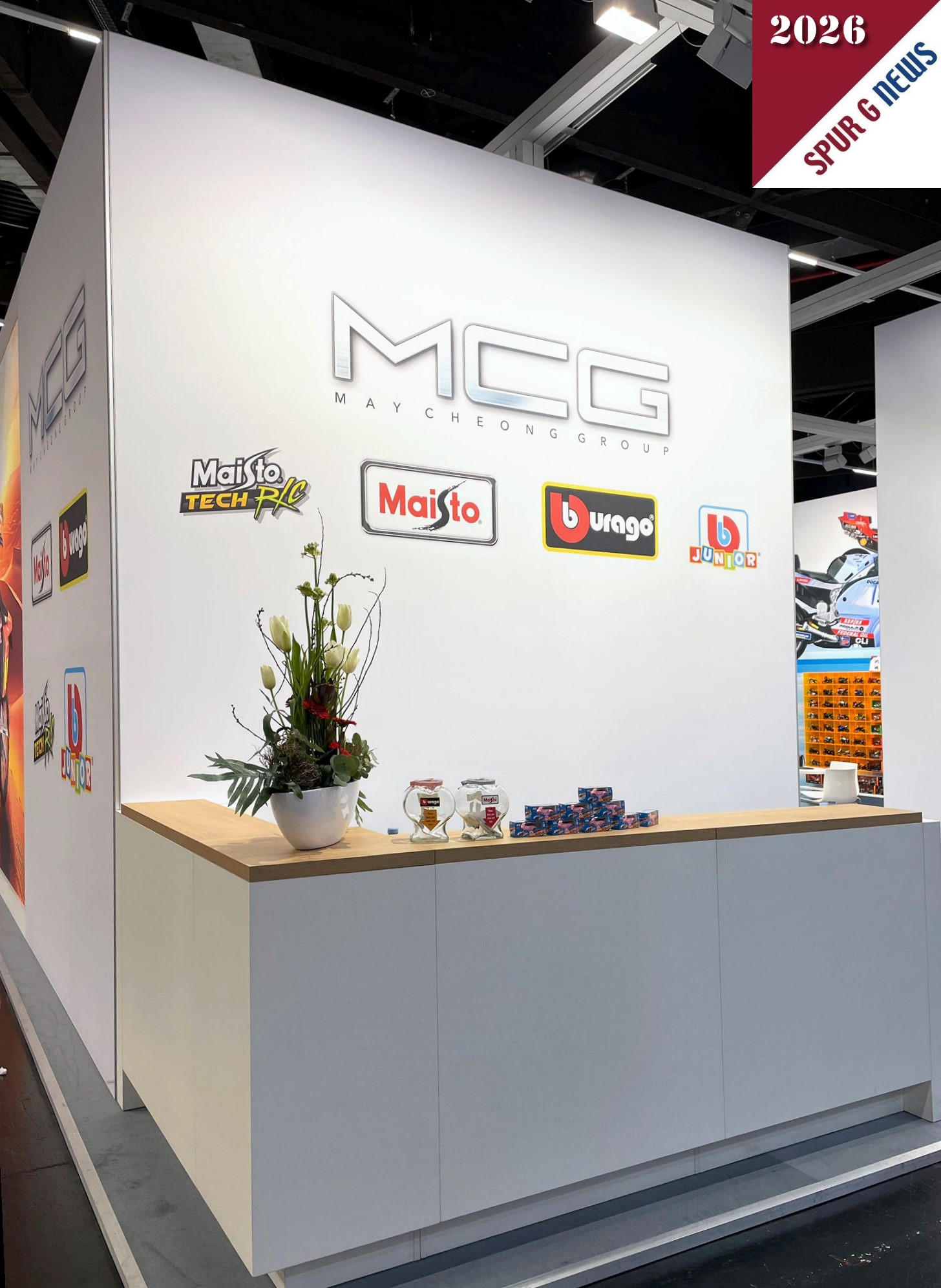 Wie viele St�nde auf der Messe sind diese abgeschottet und dienen der Information und der Order von Produkten der Hersteller. Der Stand von MCG beherbergt die Modellautofirmen bburago und Maisto. 