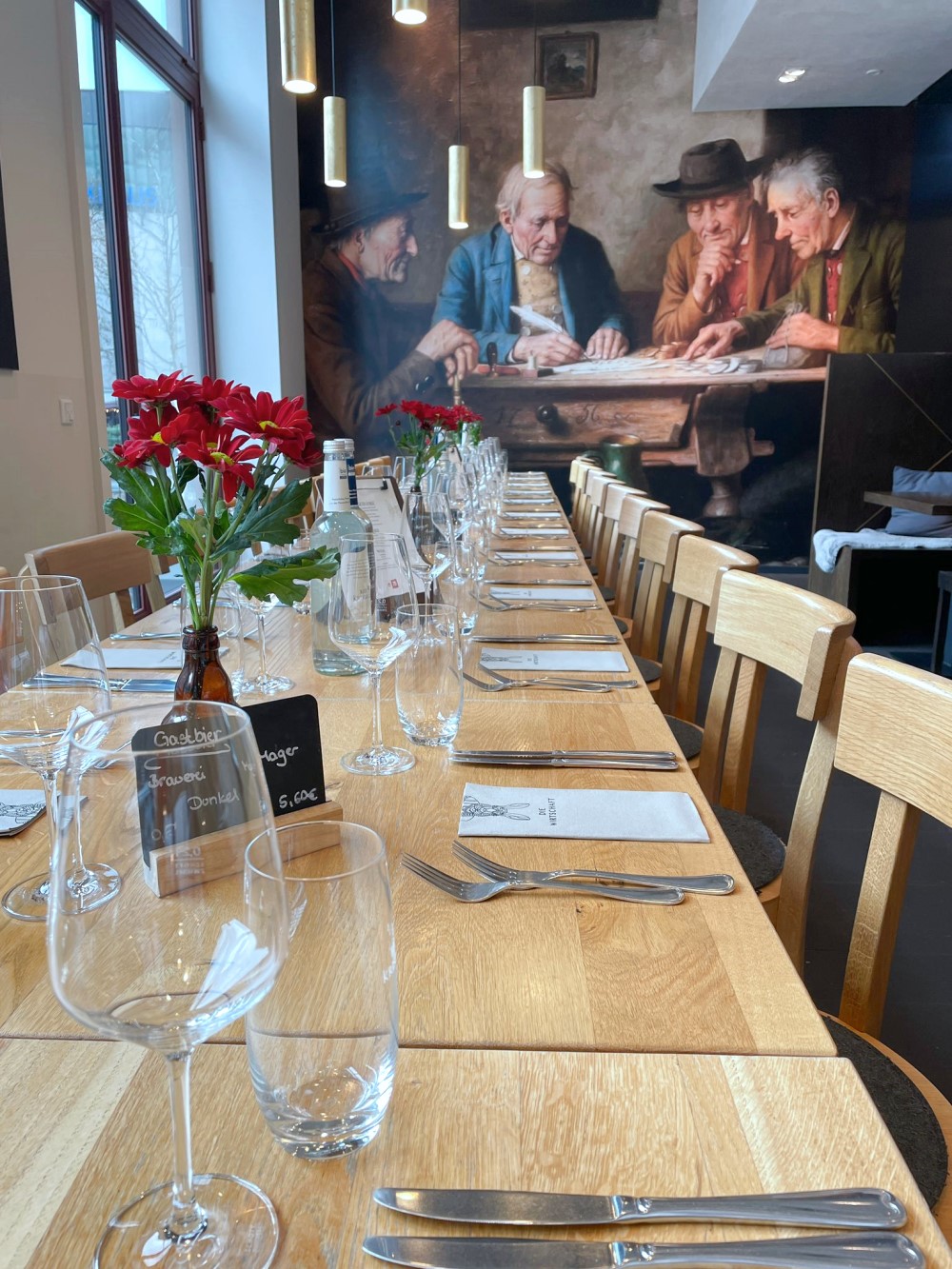 Zum Abschluss der Hauptpressekonferenz gab es noch ein gem�tliches Beisammensein im Restaurant "Die Wirtschaft" im IHK Geb�ude in N�rnberg, nahe dem Rathaus. Vetreter von Film, Funk und Fernsehen waren ebenso anwesend wie die Vorst�nde der Spielwarenmesse eG und die aktiven Mitarbeiter der Presseabteilung. 