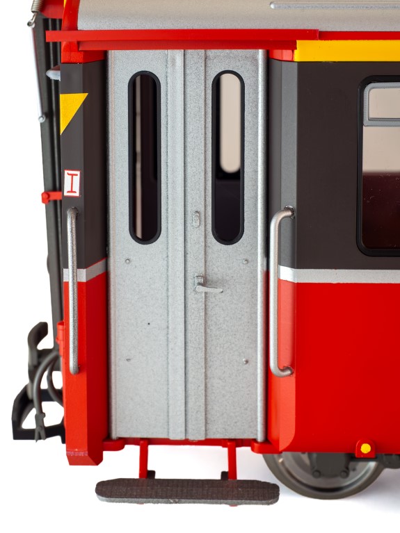 Detailansicht des Einstiegs des Trainline RhB EW III - Artikelnummer 3335010