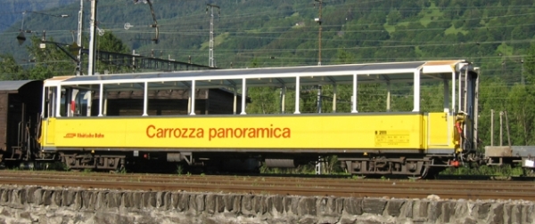 Carrozza panoramica - Aussichtswagen, 4-achsig B 2111 der RhB. 