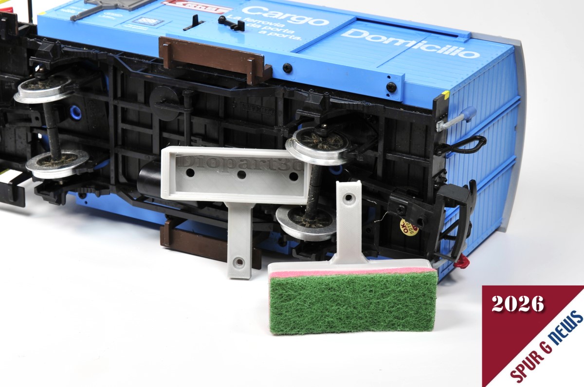 F�r die Montage des Schienen Gleis Reinigers von Diopart 3D hatte ich gerade einen G�terwagen der RhB parat. Einen Schienen Gleis Reiniger habe ich hier mit einem passenden Schwamm best�ckt. 