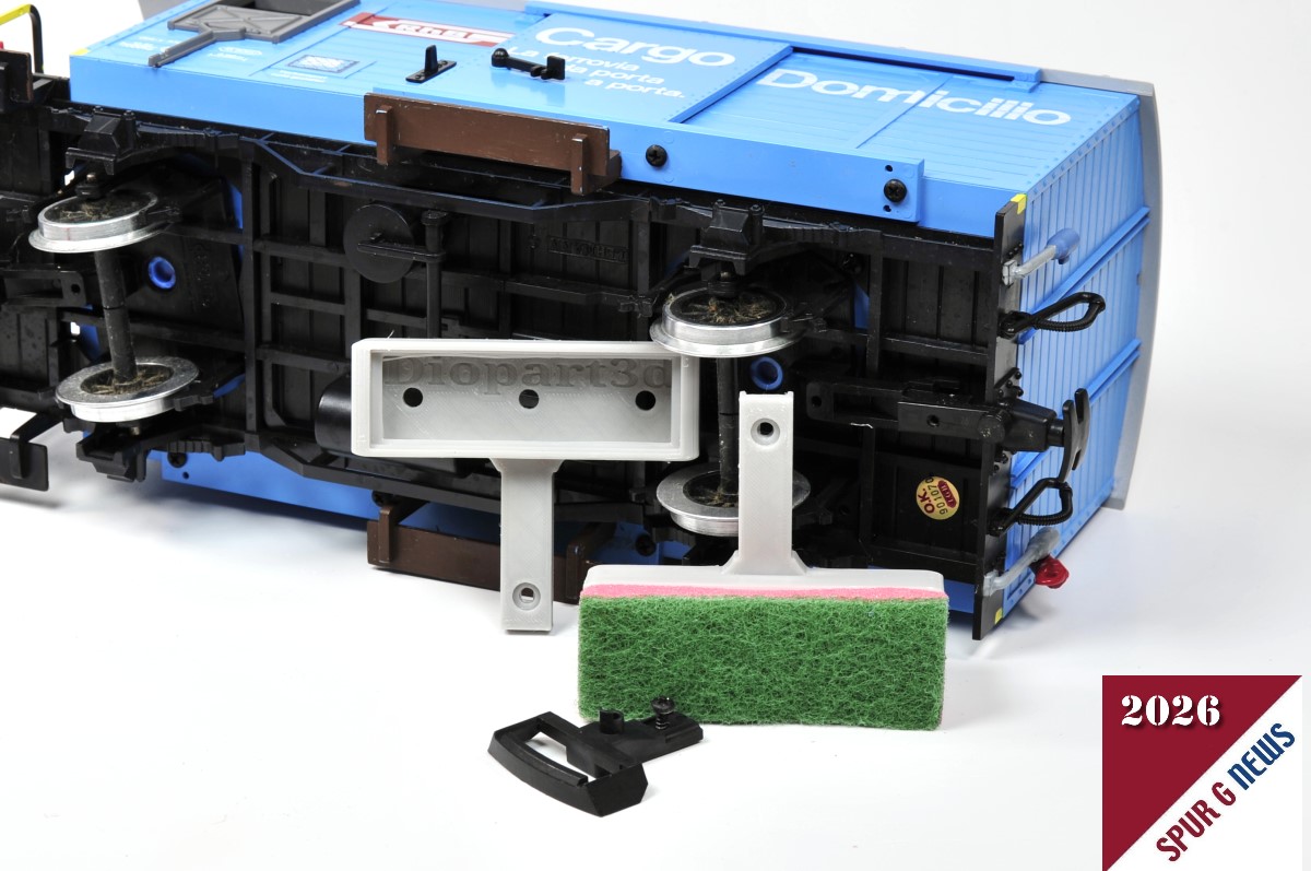 Wie in der Produktbeschreibung auf E-Bay genannt ben�tigt man keinen Kleber oder Bohrer f�r die Befestigung. Einfach vorhandene Kupplung abschrauben. Den neuen Halter mit der vorhandenen Schraube an das Drehgestell anschrauben. Fertig! 