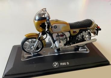 Motorradmodell 1:24 - BMW R 90 S - goldfarben.