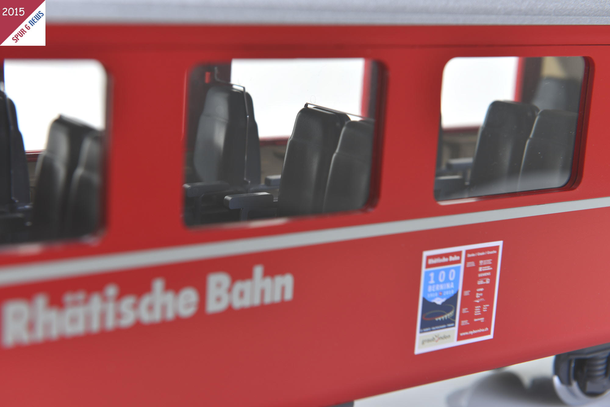 LGB 3er Wagenset 30675. Hier knnen die Passagiere fr die Modell- und Gartenbahn von Preiser, Pola/Faller, Prehm-Modellbahn, TrainLi oder Kretschmer Platz nehmen. 