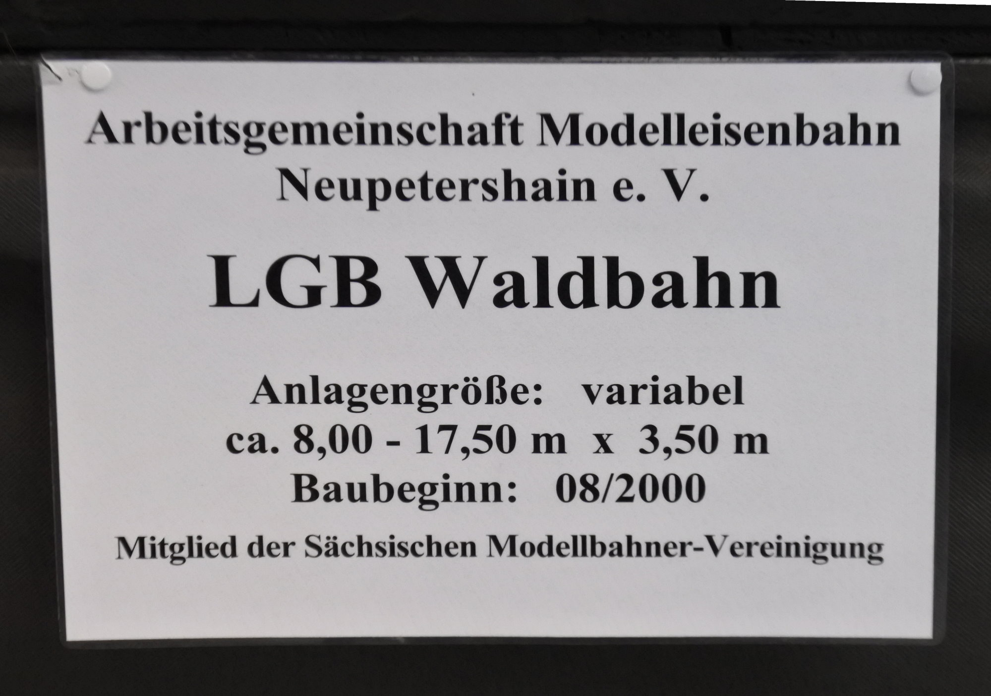 Die Arbeitsgemeinschaft Modelleisenbahn Neupetershain e.V. zeigt auf der noch bis Pfingstmontag andauernden Sonderausstellung zum 50 jhrigen LGB Jubilum Ihre LGB Waldbahn.