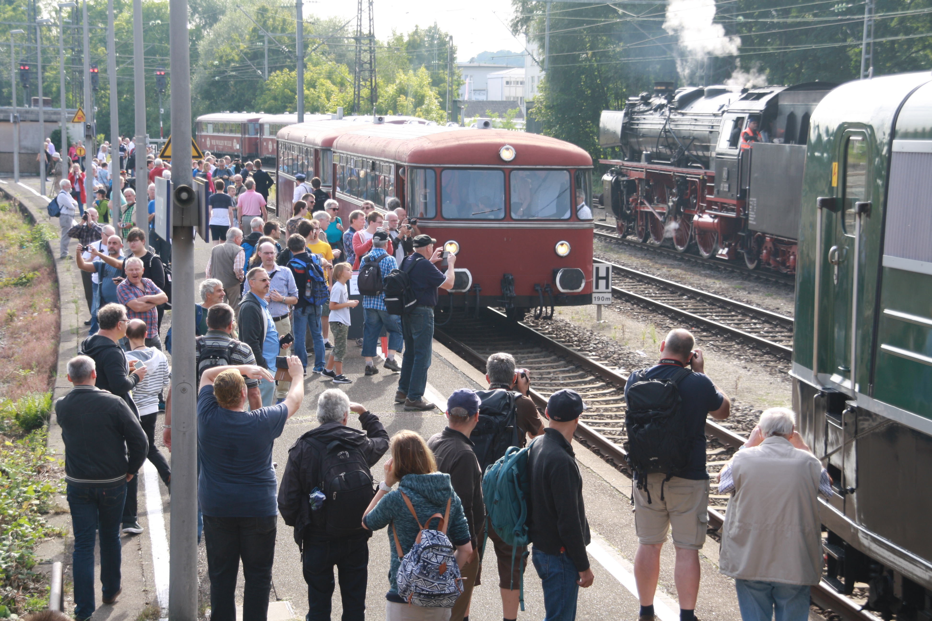 Dampf- und Dieselloks, Triebzüge, E-Loks - Am Bahnhof in Göppingen ist einiges geboten.