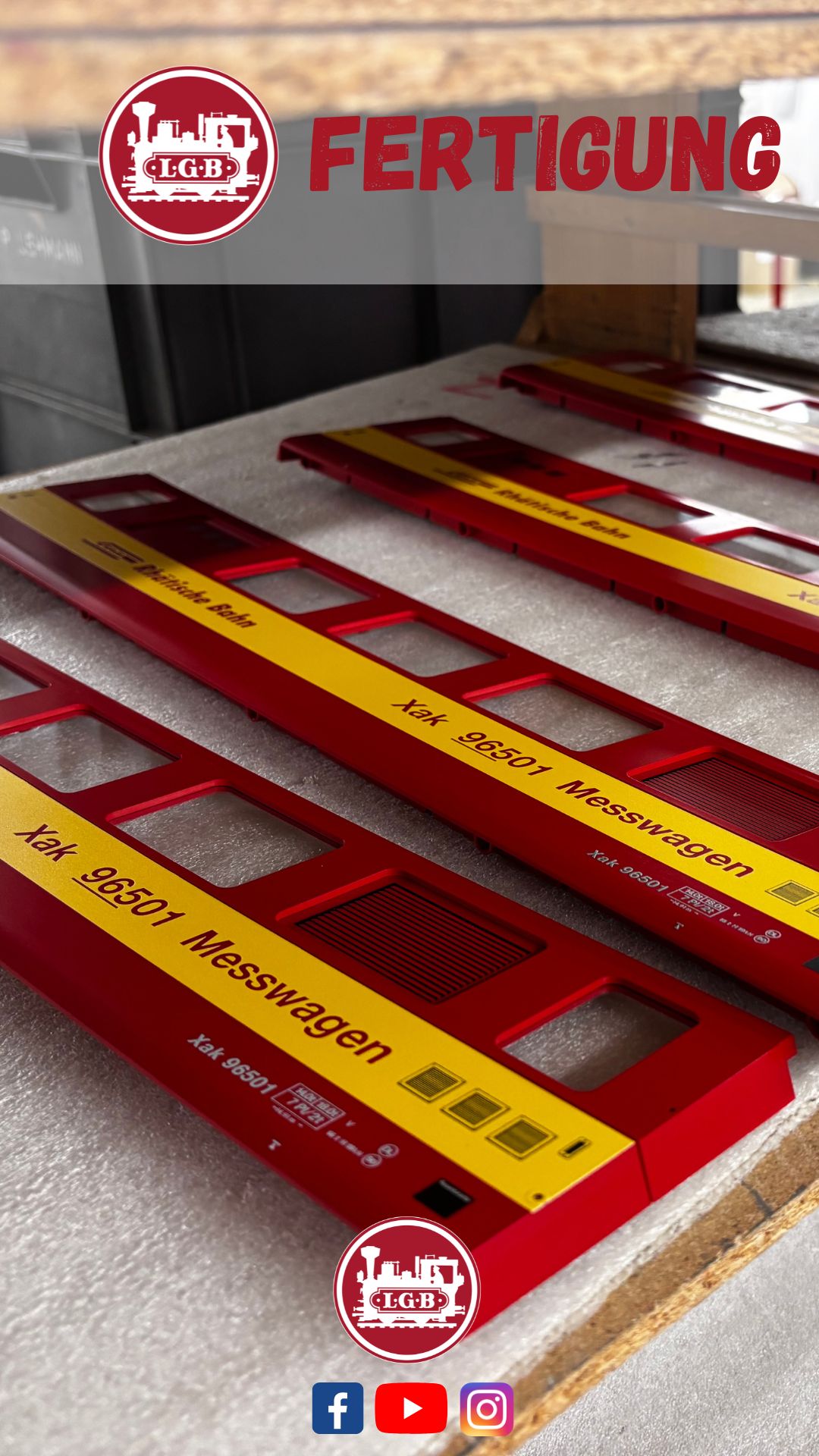 Die bedruckten Seitenteile des Messwagens, Clubmodell 30681 sind zur Montage im Werk Györ - Ungarn, bereit.