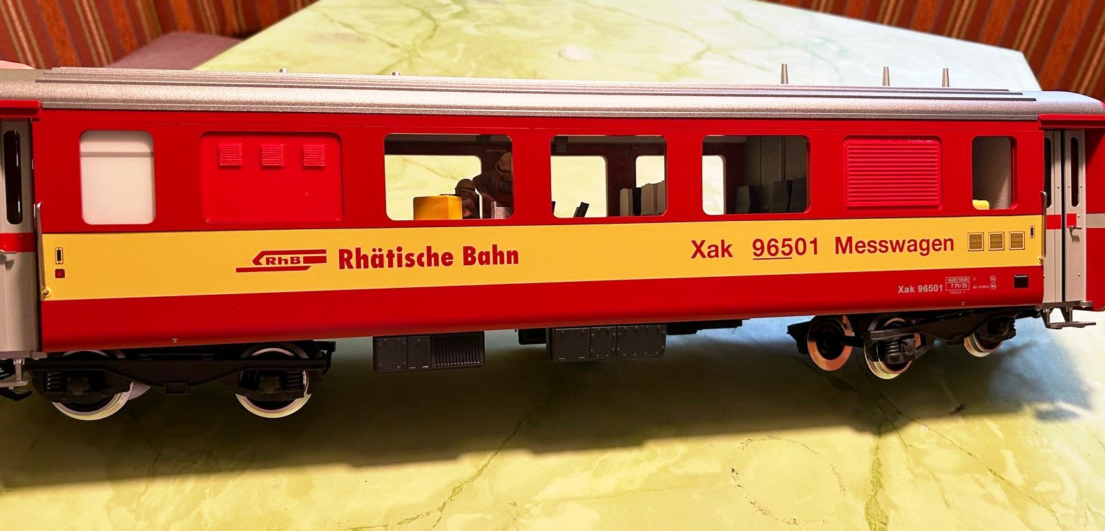 Seitenansicht des Funkmesswagen Xak 96501 der RhB von LGB - Art. Nr. 30681. 