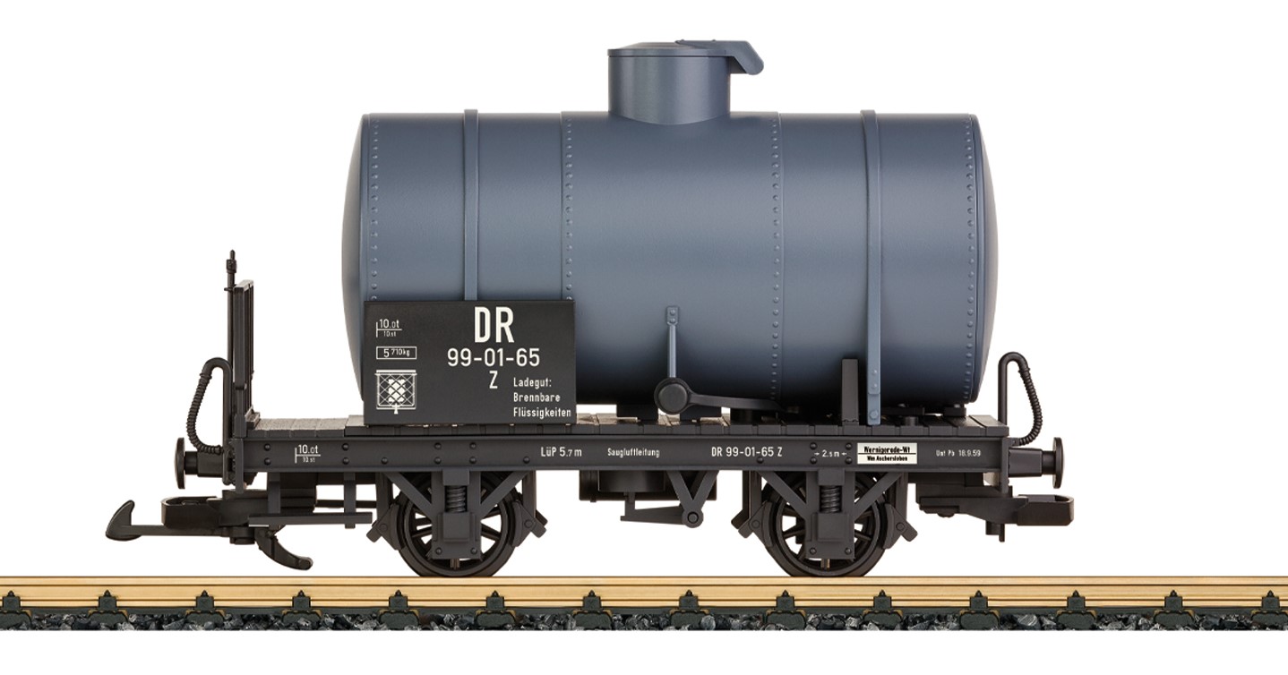 LGB Art. Nr. 40556 - DR Kesselwagen - Modell eines Kesselwagens, wie er auf vielen Schmalspurstrecken der DR im Einsatz war. Originalgetreue Farbgebung und Beschriftung in der Epoche III.